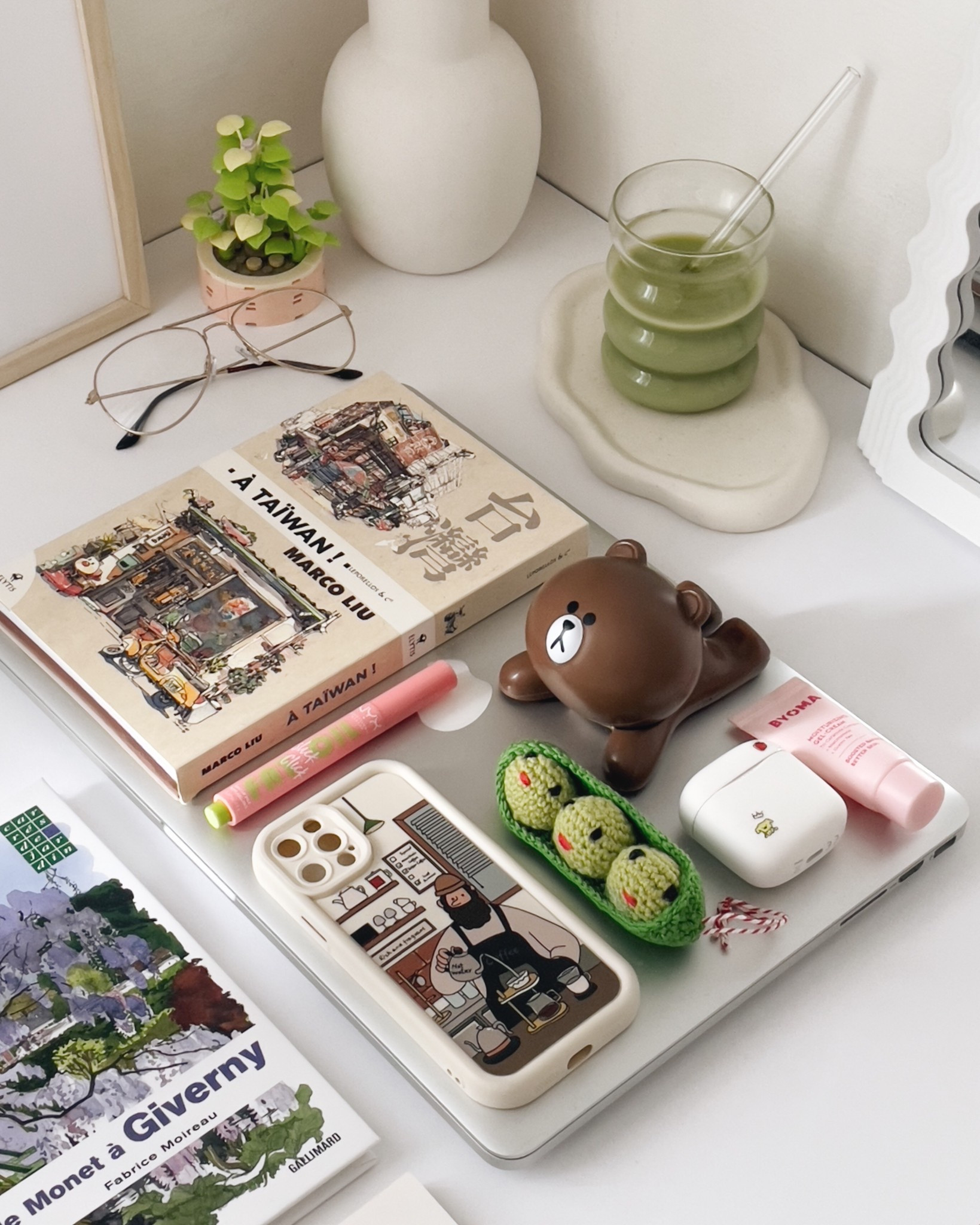 Accessoires kawaii sur mon bureau 

#LTKfrance #LTKhome #LTKeurope