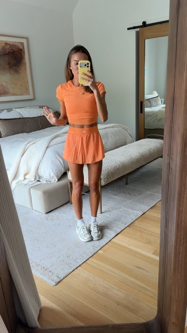 Obsessed with this new bright color for the warmer months ☀️ tee has a snug fit so I sized up!🧡