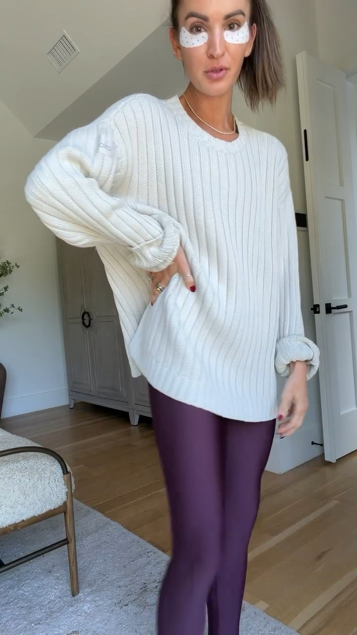 Okayyy this oversized sweater is amazing 🫶🏼 sized up to a medium for a really oversized, cozy look!