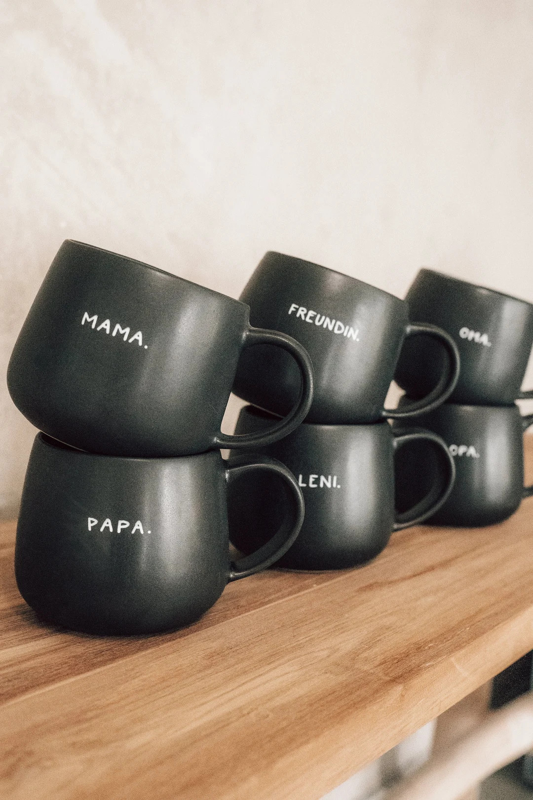Personalisierte Schwarze Keramiktasse Mit Matter Oberfläche • Handbeschriftet • Personalisie... | Etsy (US)