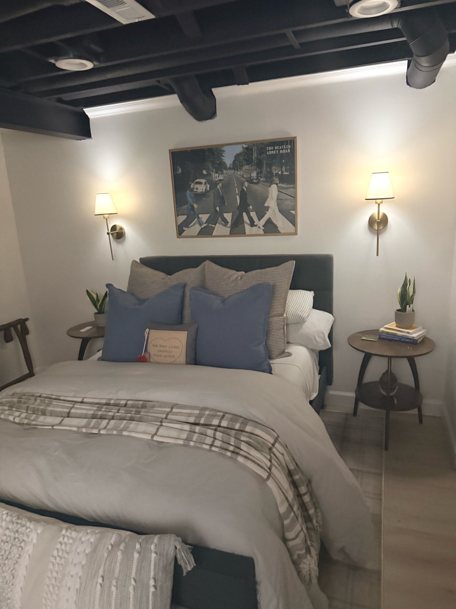 Basement guest bedroom glow up. Adding a few more colors to this 70s vibe. 💙

#LTKdayinmylife #LTKmomlife #LTKHome