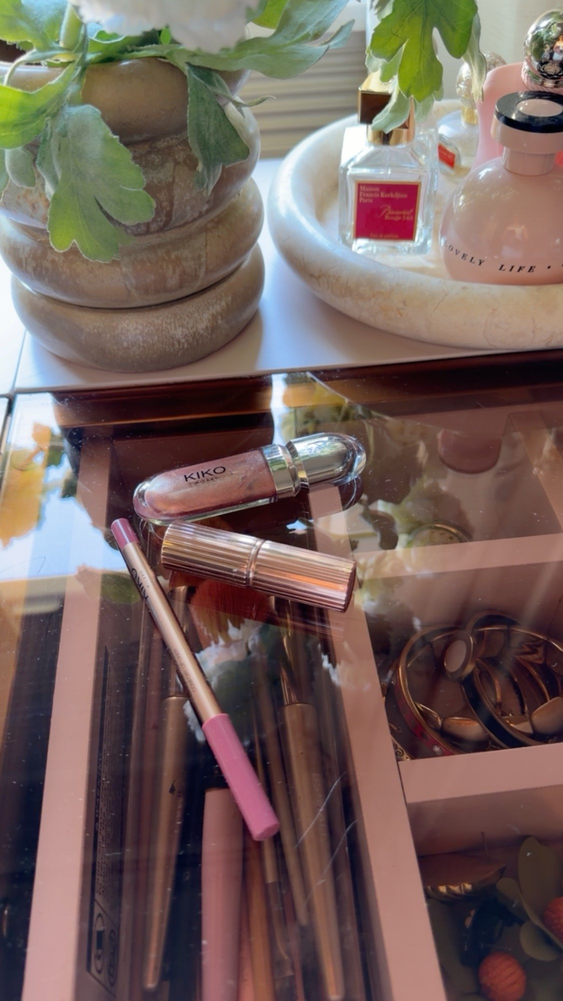 MI COMBO FAVORITO PARA PINTARME LOS LABIOS. En este verano, quería tonos suaves, chic y cómodos de llevar a diario. Se sienten muy cómodos y amo los tonos.

#LTKgrwm #LTKSeasonal #LTKBeauty