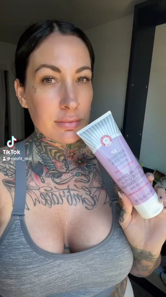 Summer skincare hacks with First Aid Beauty! This bump erasing body scrub is a must have for my weekly everything shower! It’s great to use all over the body for extra exfoliation. 

#LTKGiftGuide #LTKVideo #LTKBeauty