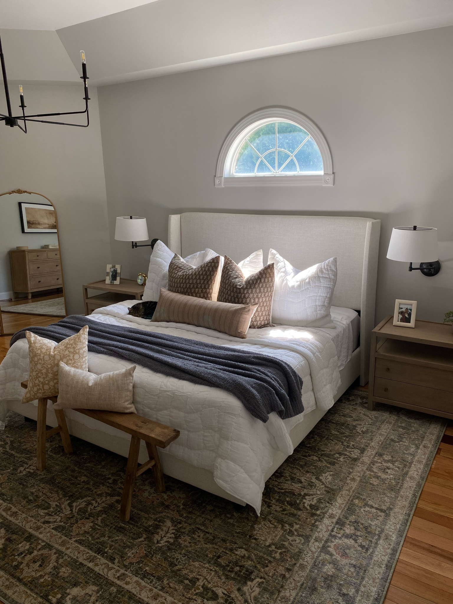 🤍
Transitional primary bedroom.
Neutral primary bedroom.

#LTKhome