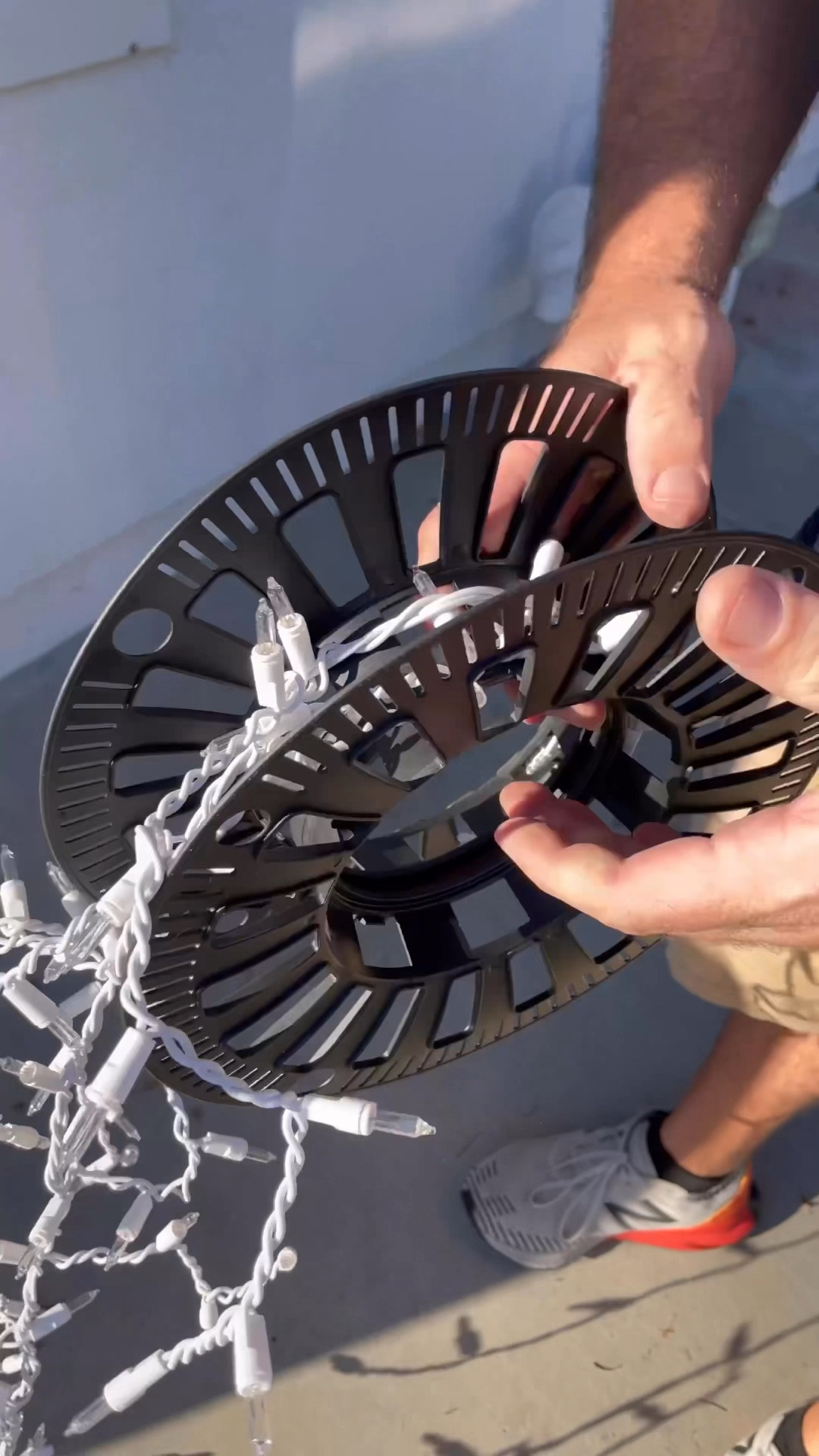 Check out this awesome Wire and Christmas Lighting Storage Bag! It comes with Install N Store Light Storage Reels and Wire Spools, plus 3 spools, a handy hanging hook, and a zipper bag. Perfect for keeping everything organized! | Santa's Bags
Home organization, home organizer, Christmas lights storage bags