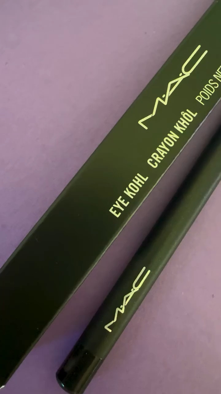 #GiftedByMACCosmetics

❄️MAC Lining the Holidays 🎄🎅
🖊️One Liner Limitless Look👁️

M.A.C Soft kohl feline pencil defines eyes with rich black color. This creates smoky eyes looks. It is very smooth to apply blends well with matte finish.I apply this kohl pencil for my everyday makeup for natural look.

Easy to Apply-3 mins-3 Steps
❄️Define
❄️Diffuse
❄️Dust

Safe for Contact lens wearers
Safe for Use in waterlines
.
.

🎄Line this holidays with MAC Kohl
.
.
.
.
.
#linetheholidays #3mineyes #definediffusedust #maceyekohl #feline #holidayshopping #eyepencil #smokyeyes #eyes #makeup #sparkly #gift #christmas #mac #maccosmetics #maclover #instadaily

#LTKHoliday #LTKBeauty #LTKGiftGuide