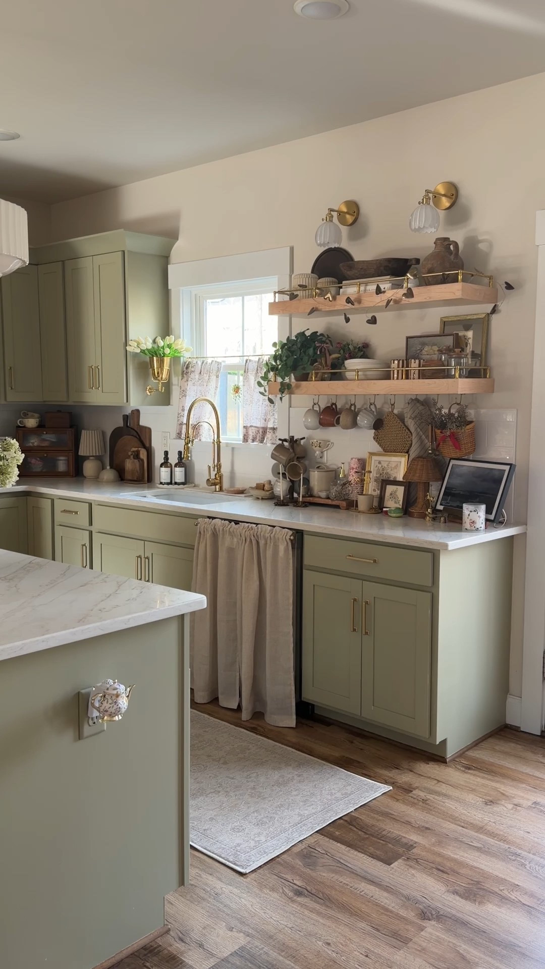 We swapped out our pendant lights a few weeks ago & it’s giving old home charm 🤌🏼✨

#LTKHome #LTKU