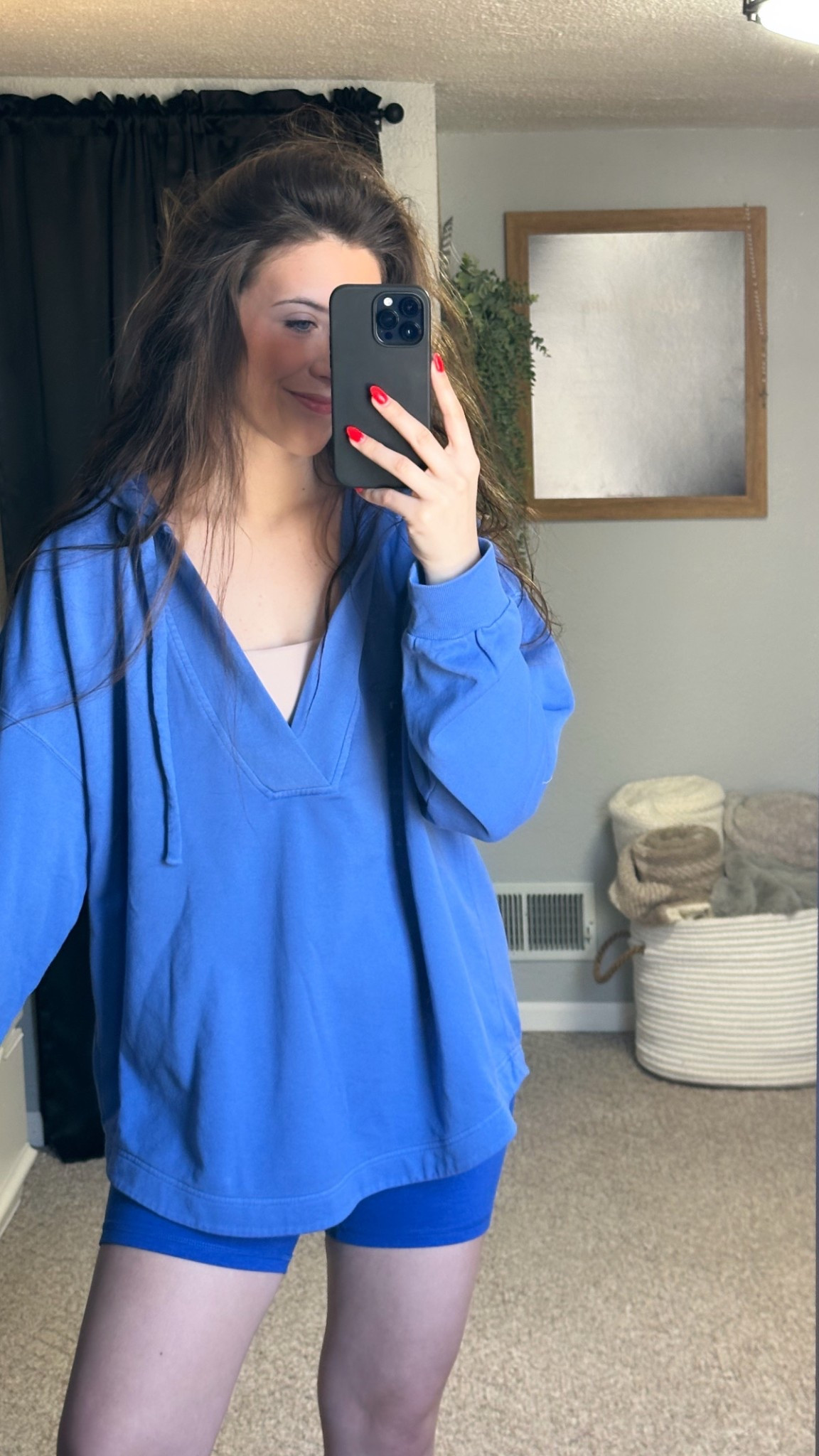 Old navy workout/lounge set perfect for spring, summer, travel, running errands! Literally just a perfect set for almost anything! 

Hoodie - large (I sized up for a more oversized fit and because it is made up of a large percentage of cotton)

Biker shorts - mediumm