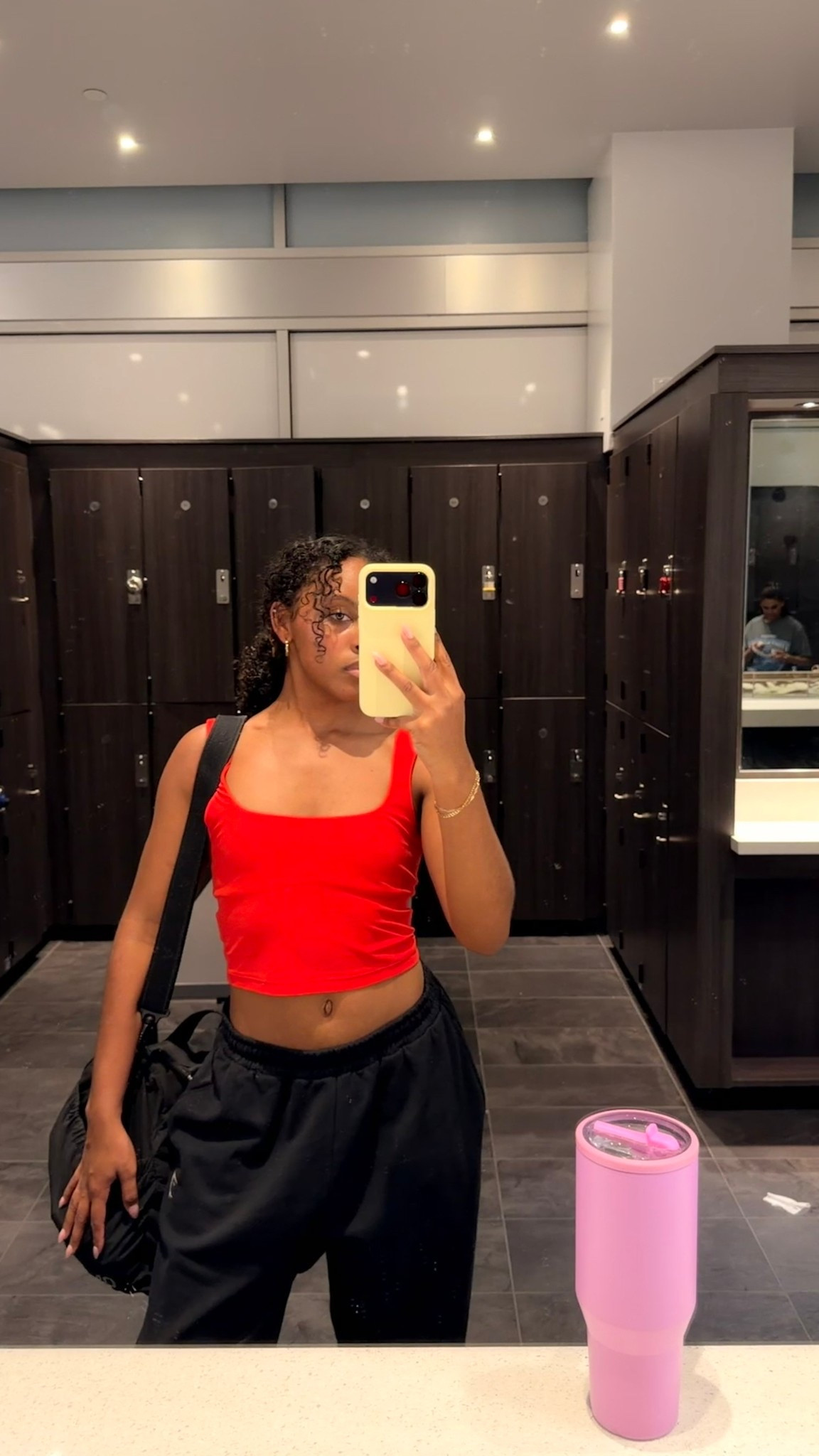 Upper body gym day fit ! I love tight fitted tops and loose fit bottoms on upper body days 💪🏾

#LTKdayinmylife