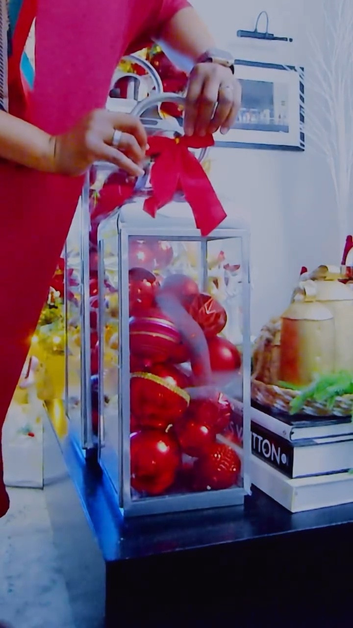 Use up your left over ornament around the house, I decided to add these ornaments in these candle light vase, and lanterns! And added red bows to the lanterns for that festive appeal 🎄

#christmastree #fyp #redandwhitechristmas #foryou #igreels #christmasiscoming #ornaments #diy #cornerofmyhome 

DIY, Ornament, Christmas, holiday, deck the ball, its beginning to look a lot like Christmas, Christmas decor