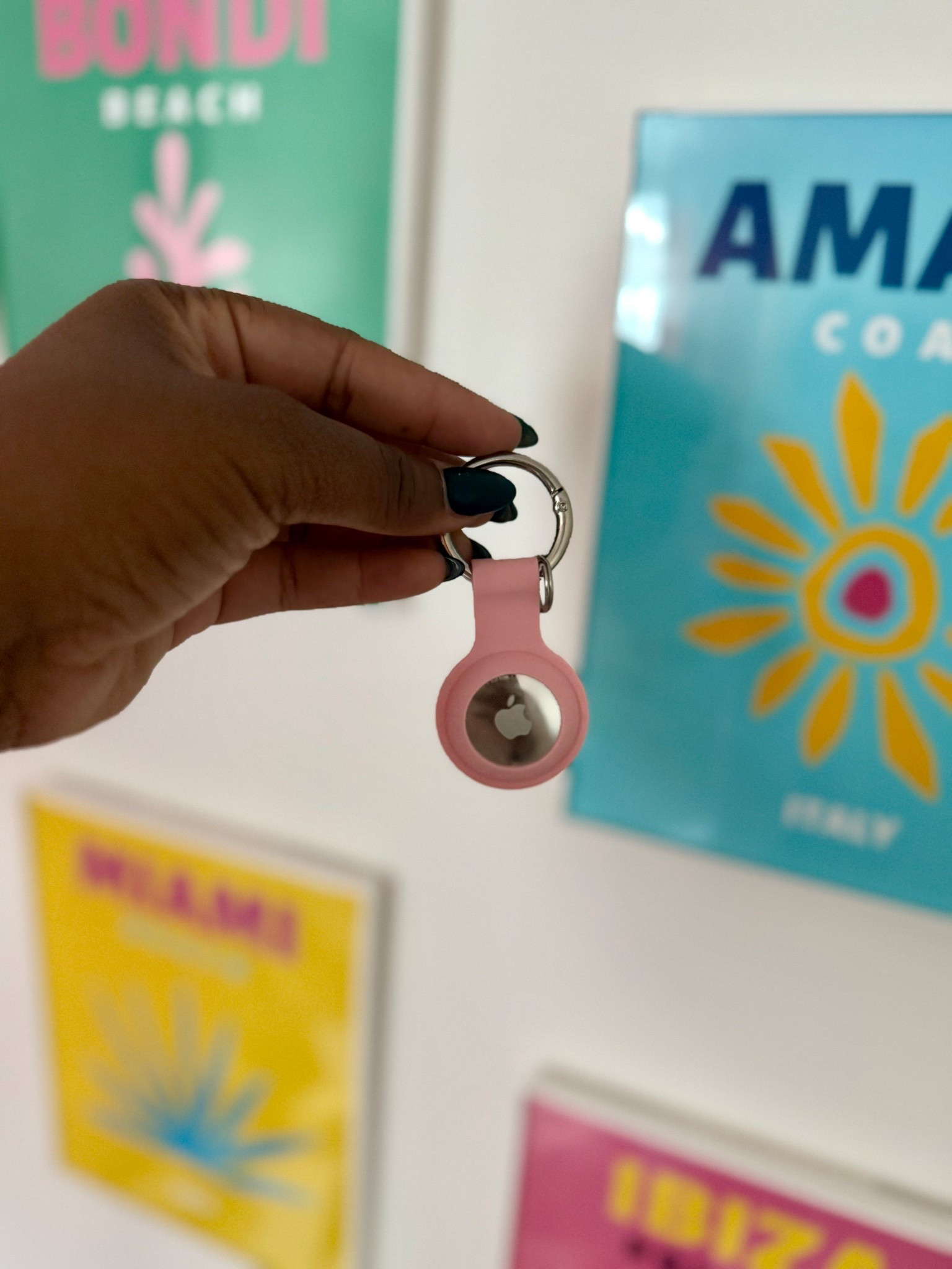 One thing I never travel without, my Apple AirTag. I can track my luggage and keep tabs on my bags.


#LTKFindsUnder50 #LTKTravel #LTKFindsUnder100