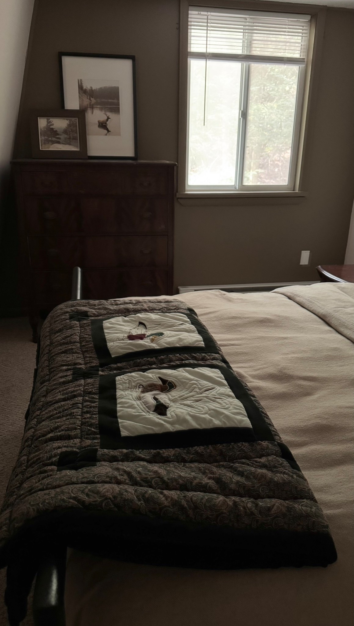 Guest bedroom at our cabin 🤍 