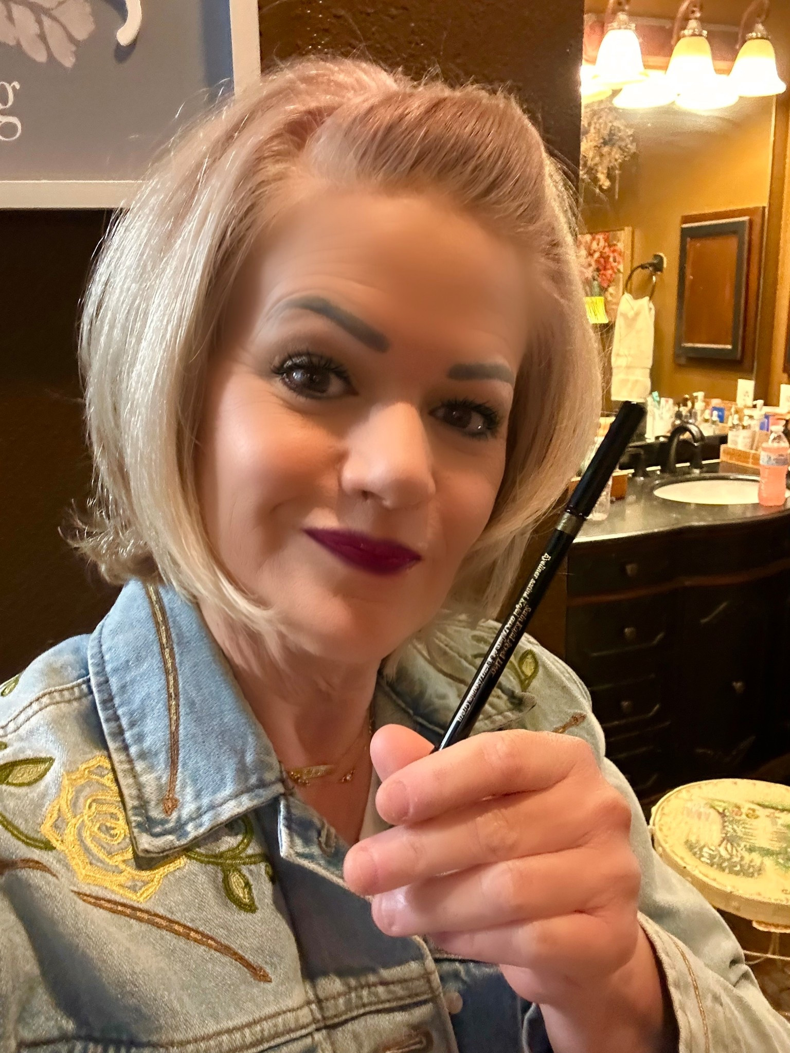 If you haven’t tried the #VictoriaBeckham Satin Kamala Jewel Liner, you are missing out! It glides on like silk and the rich colors are absolutely fabulous! In #Texas, we love big, bold and beautiful! This #eyeliner does not disappoint! 💕



#LTKmomlife
