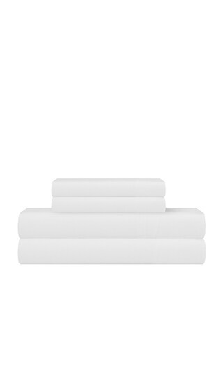 Barefoot Dreams Full Washed Bamboo Sheet Set in White. | Revolve Clothing (Global)