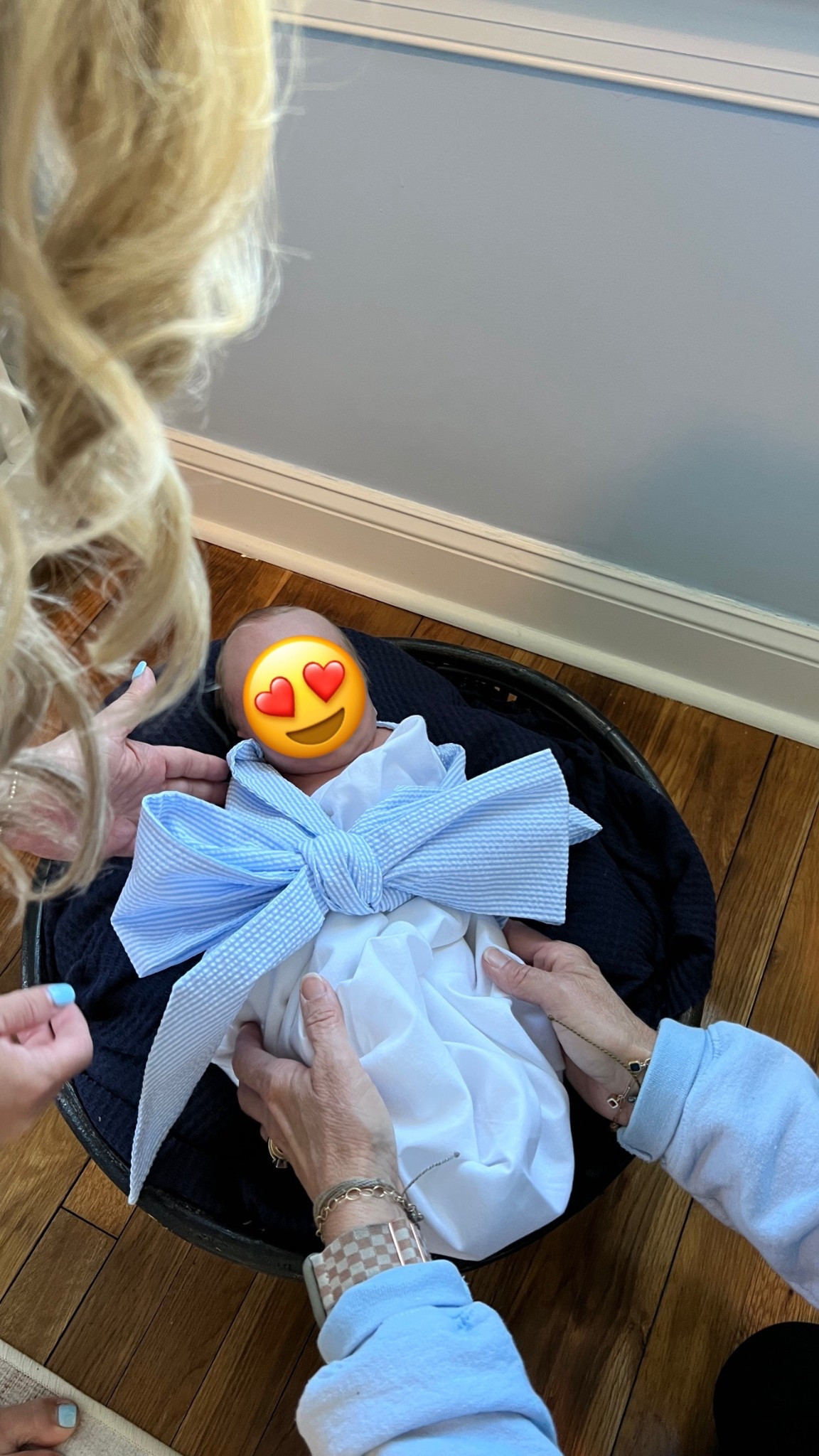 Newborn photos 
Swaddle 


#LTKFindsUnder100 #LTKSaleAlert #LTKBaby