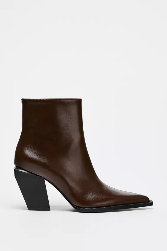 An enhanced experience.Check it out in the app. | Zara US