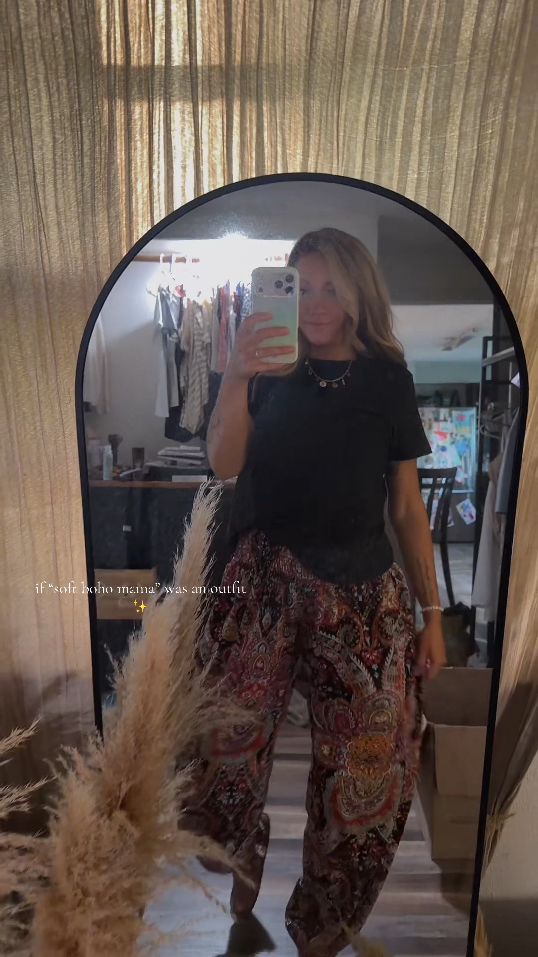 summer outfits

the kind of outfit that feels like a deep breath 🤎✨
these flowy printed pants are EVERYTHING for comfy elevated mama outfits lately. easy, flattering, and still feels put together 🙌🏼

All 🔗 on my LTK in bio 

#springlook #bohovibe #ootdinspo #CinnamonGirl

#LTKootd