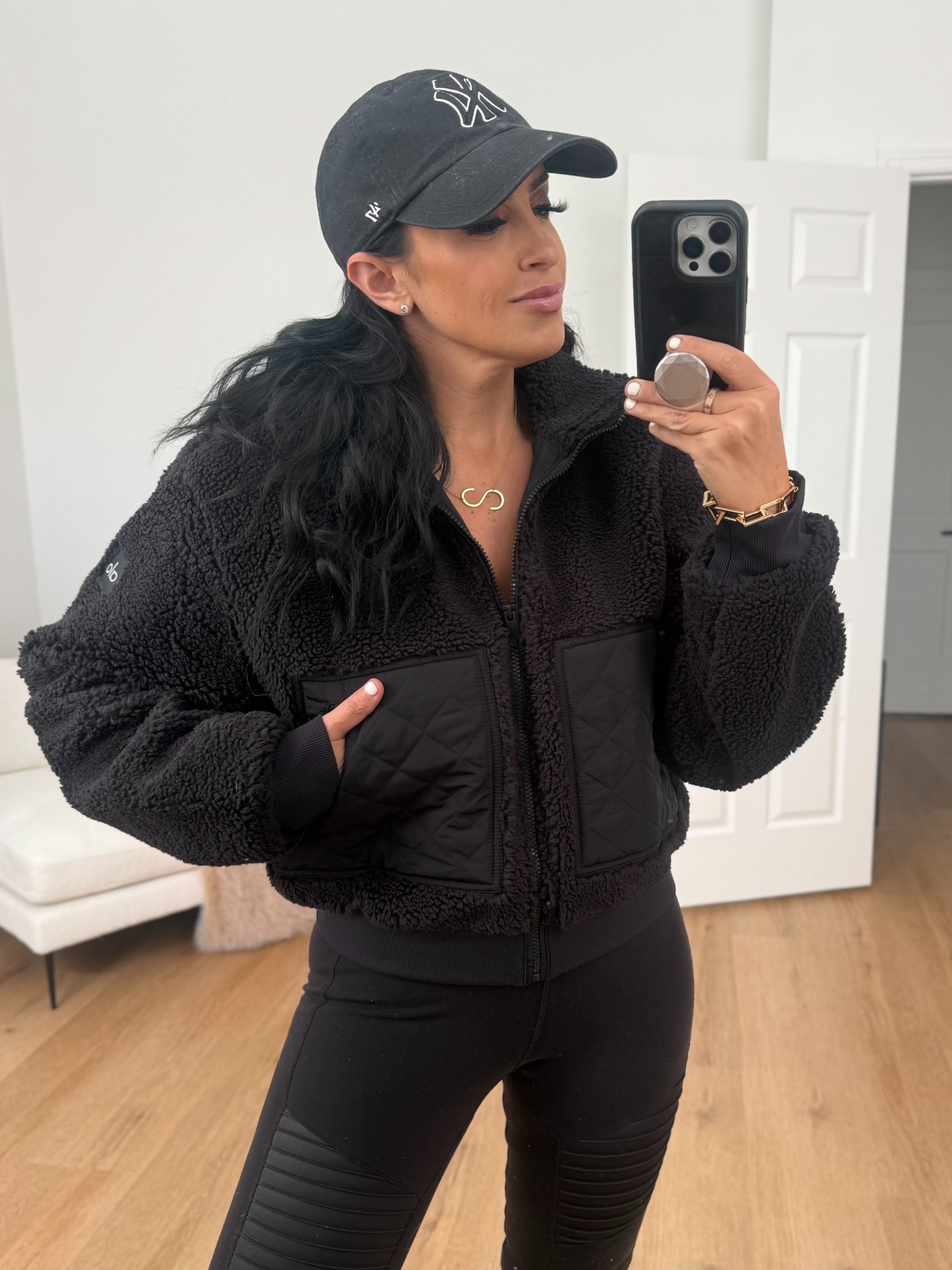 Alo Sherpa Edge Bomber. Alo Motto Leggings.