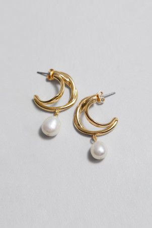 Gold-plated pearl earrings | H&M (UK, MY, IN, SG, PH, TW, HK)