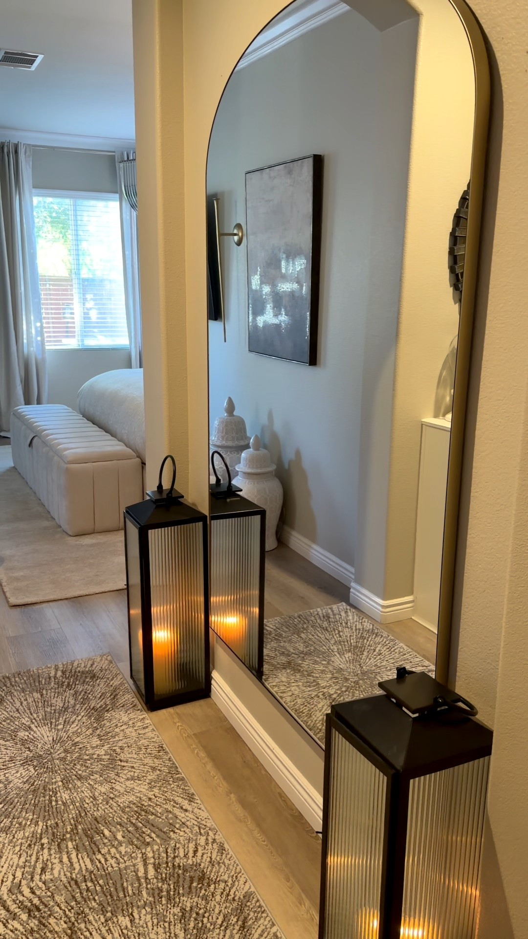 One simple styling change… and the whole bedroom feels elevated 🤍

I moved this oversized tree from our entryway into the bedroom and instantly loved the softer, boutique-hotel feel it created. Sometimes it’s not about buying more — just styling what you already have differently.

Everything linked here for you ☺️

#ltkhome #ltkstyletip #neutralhome #luxurybedroom #myyabdesigns #homestyling #bedroominspo
