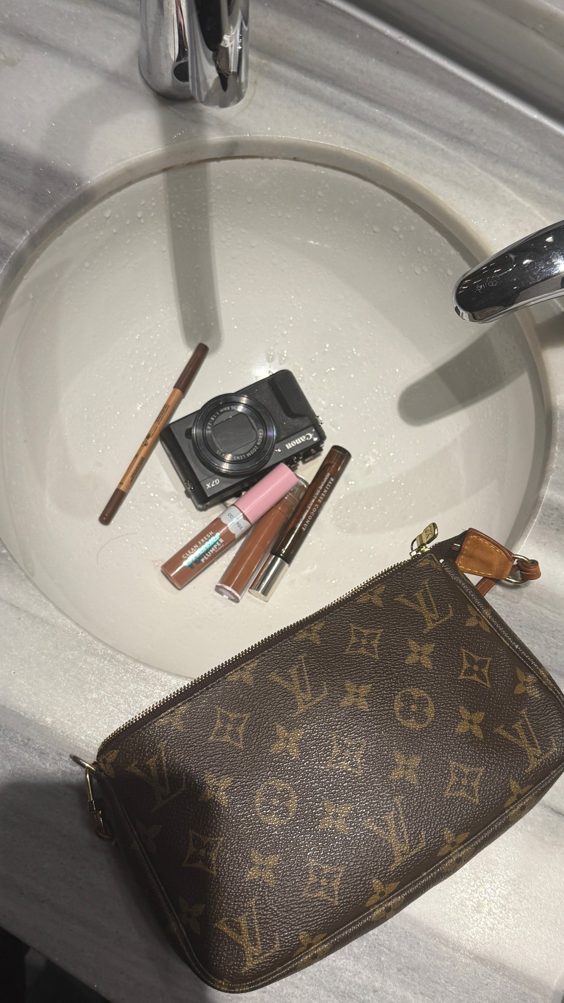 What’s in my night out bag 

#LTKItBag #LTKBeauty