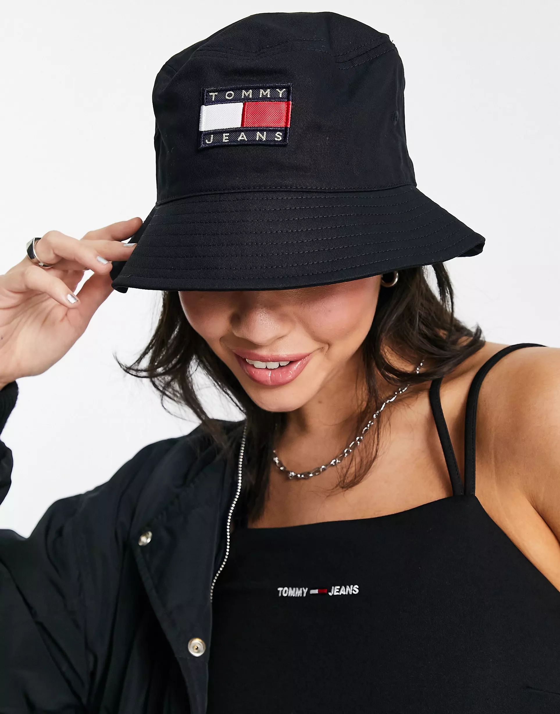 Tommy Jeans organic cotton heritage logo bucket hat in black | ASOS (Global)