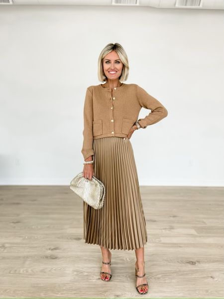 This pleated skirt can be styled for so many different occasions! I am wearing an XS! It’s on sale for 30% off 🙌

Loverly Grey, fall workwear 

#LTKworkwear #LTKSeasonal #LTKsalealert
