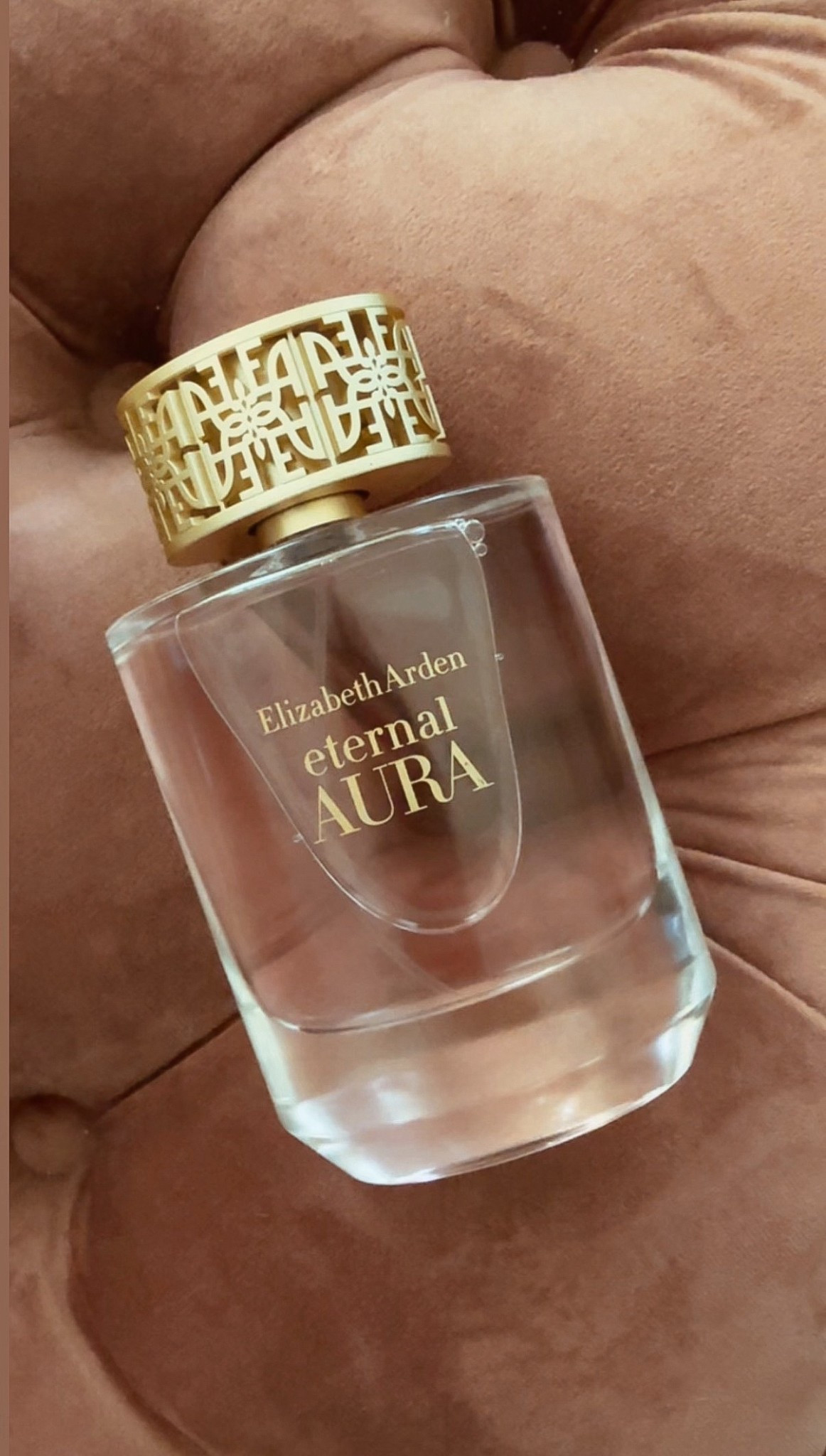 I’m usually not a floral girl, but THIS one?! 😮‍💨✨ And the fact that it doesn’t bother my sinuses… yeah, she’s a winner! 🌸

#LTKBeauty #LTKgrwm #LTKselfcare