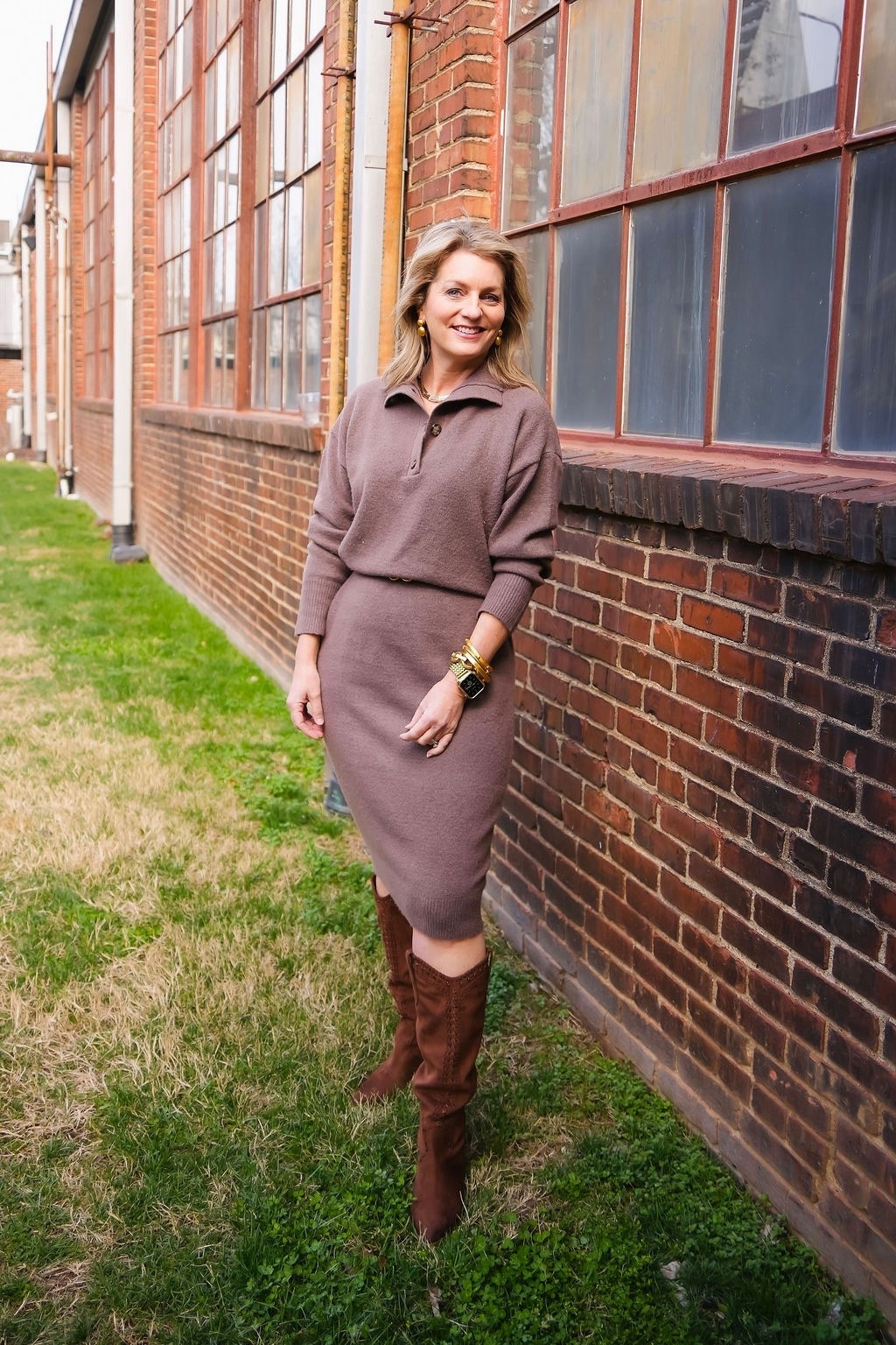 Personal styling makes the difference.
This entire look is linked — ready when you are.

#LTKootd #LTKmomlife #LTKgrwm