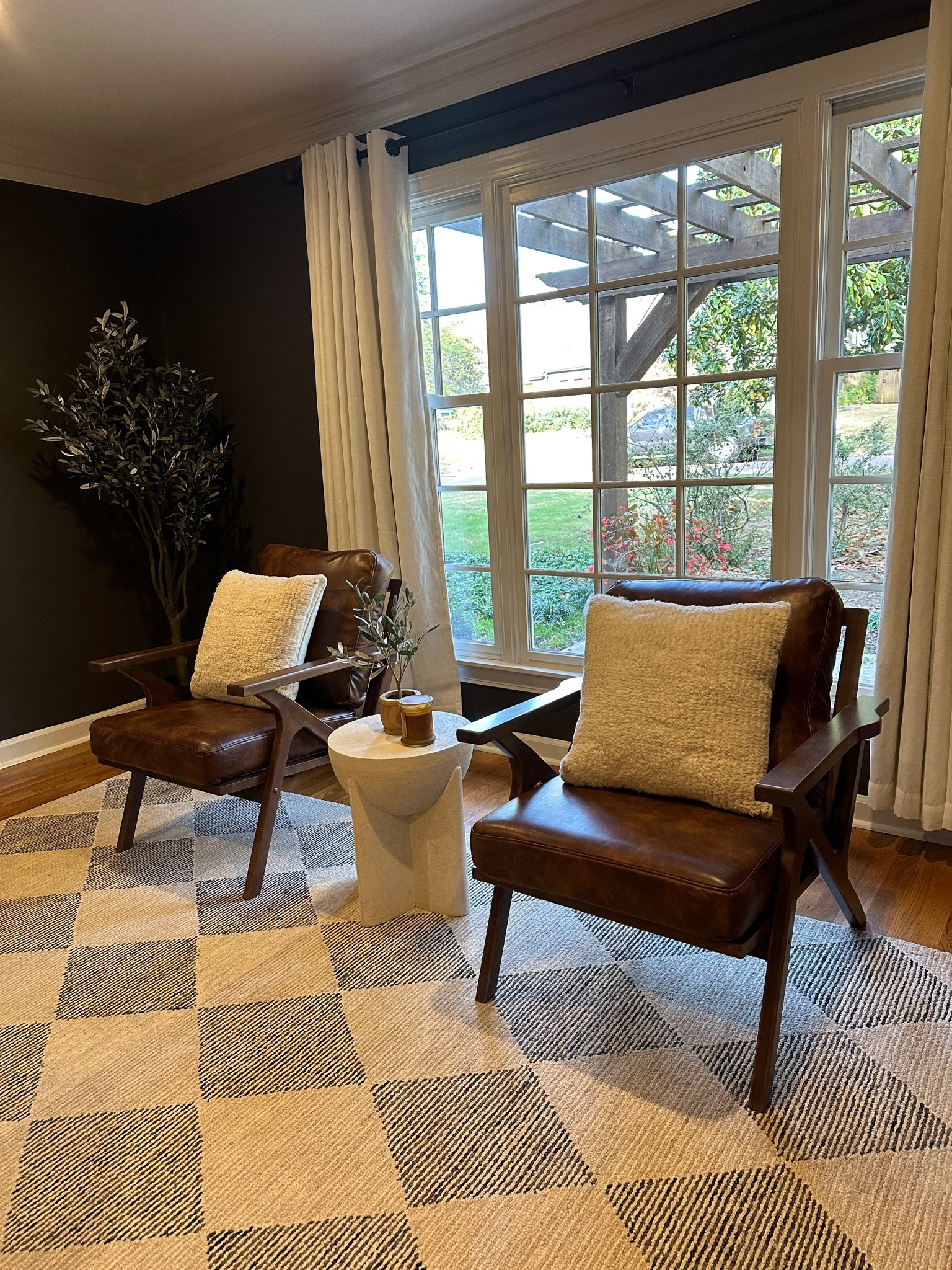 Would you believe me if I told you these chairs were only $200 FOR THE SET on Amazon?? I’m so impressed. 🙌🏻

Accent chair | office chairs | faux leather arm chair | 

#LTKhome