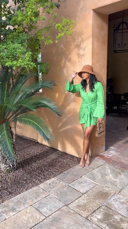 This gorgeous green dress is absolutely flattering. I love adding this dress to my luggage when we travel. 

Dress: xs 