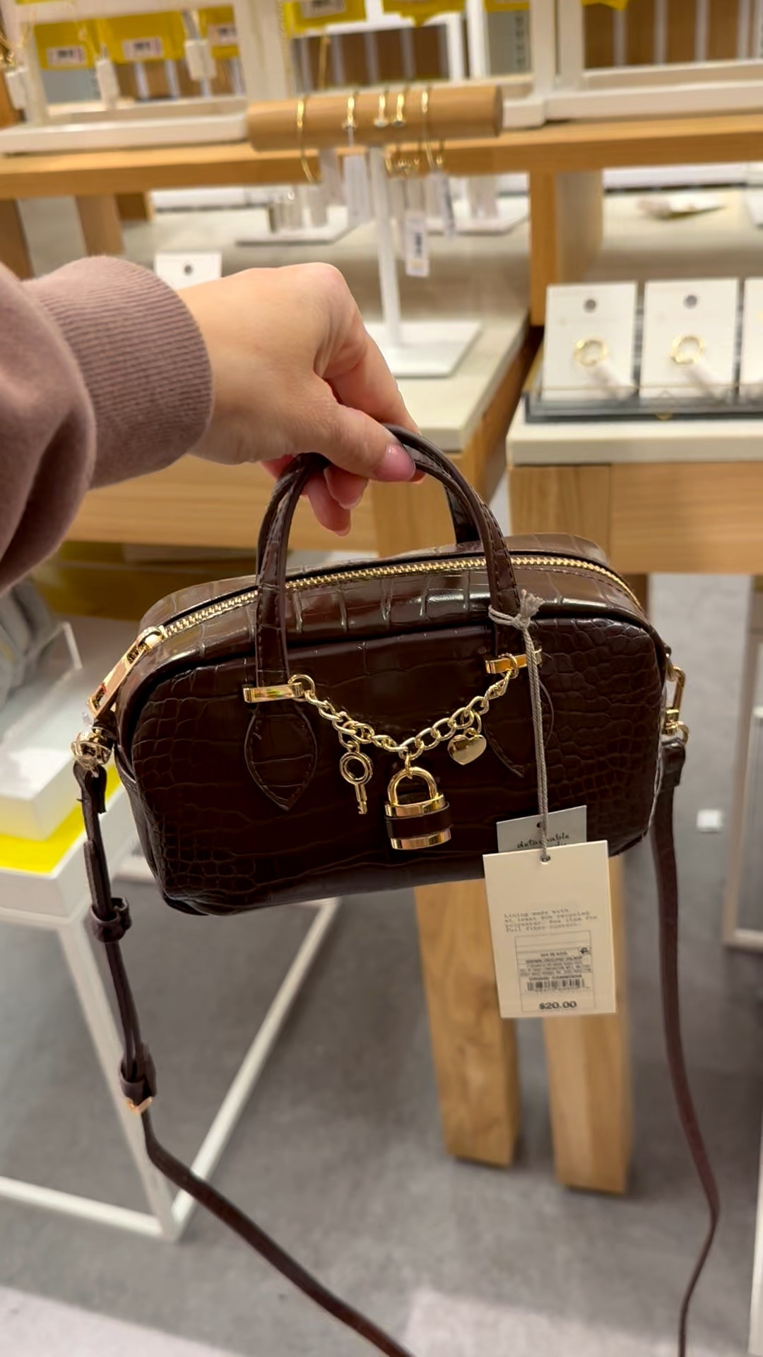 Chocolate brown season with the perfect accessory! 🤎🤎 

#LTKItBag #LTKHoliday #LTKGiftGuide