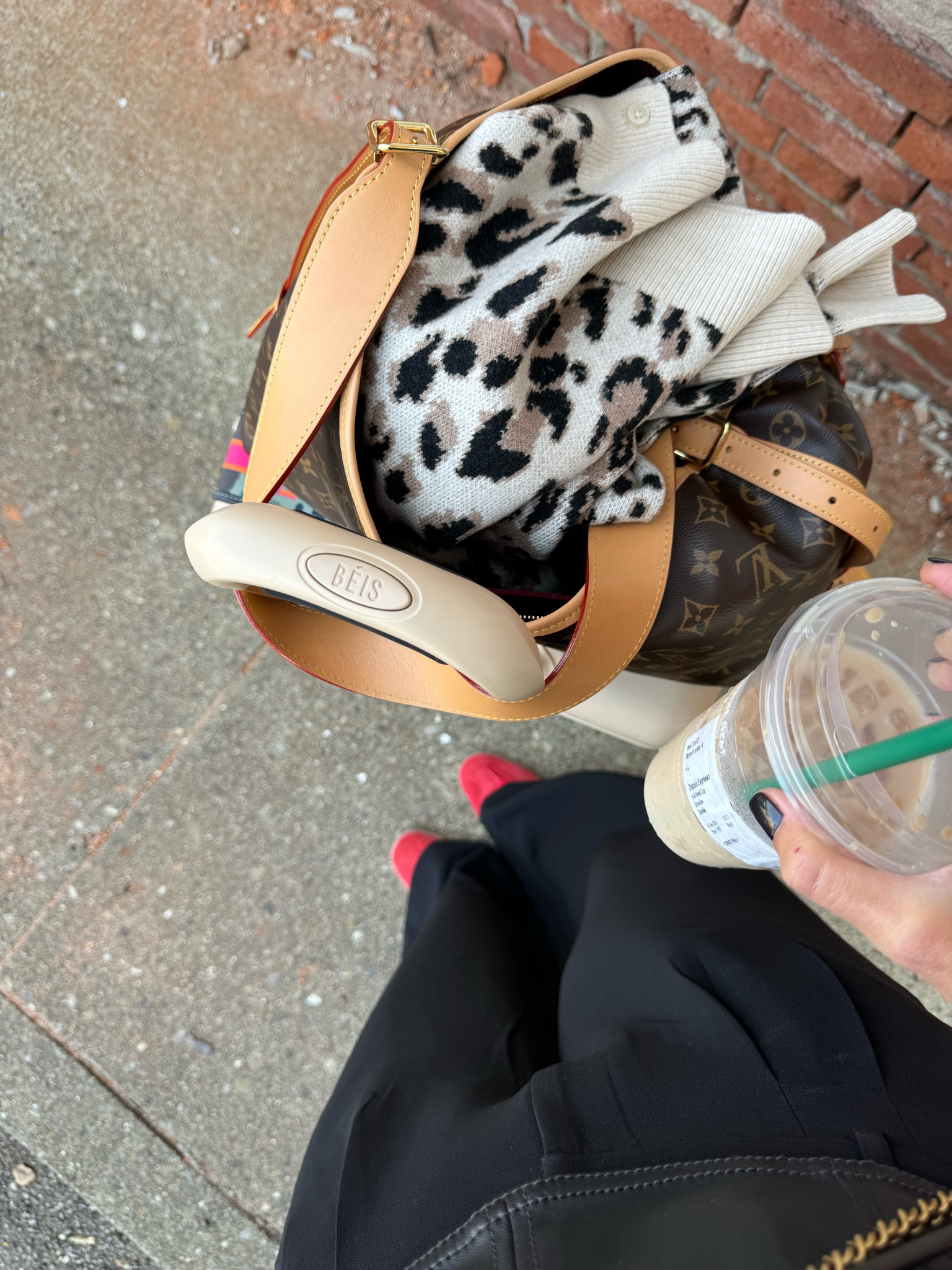 Travel outfit 
LTKCon 

#LTKFindsUnder50 #LTKCon #LTKMidsize