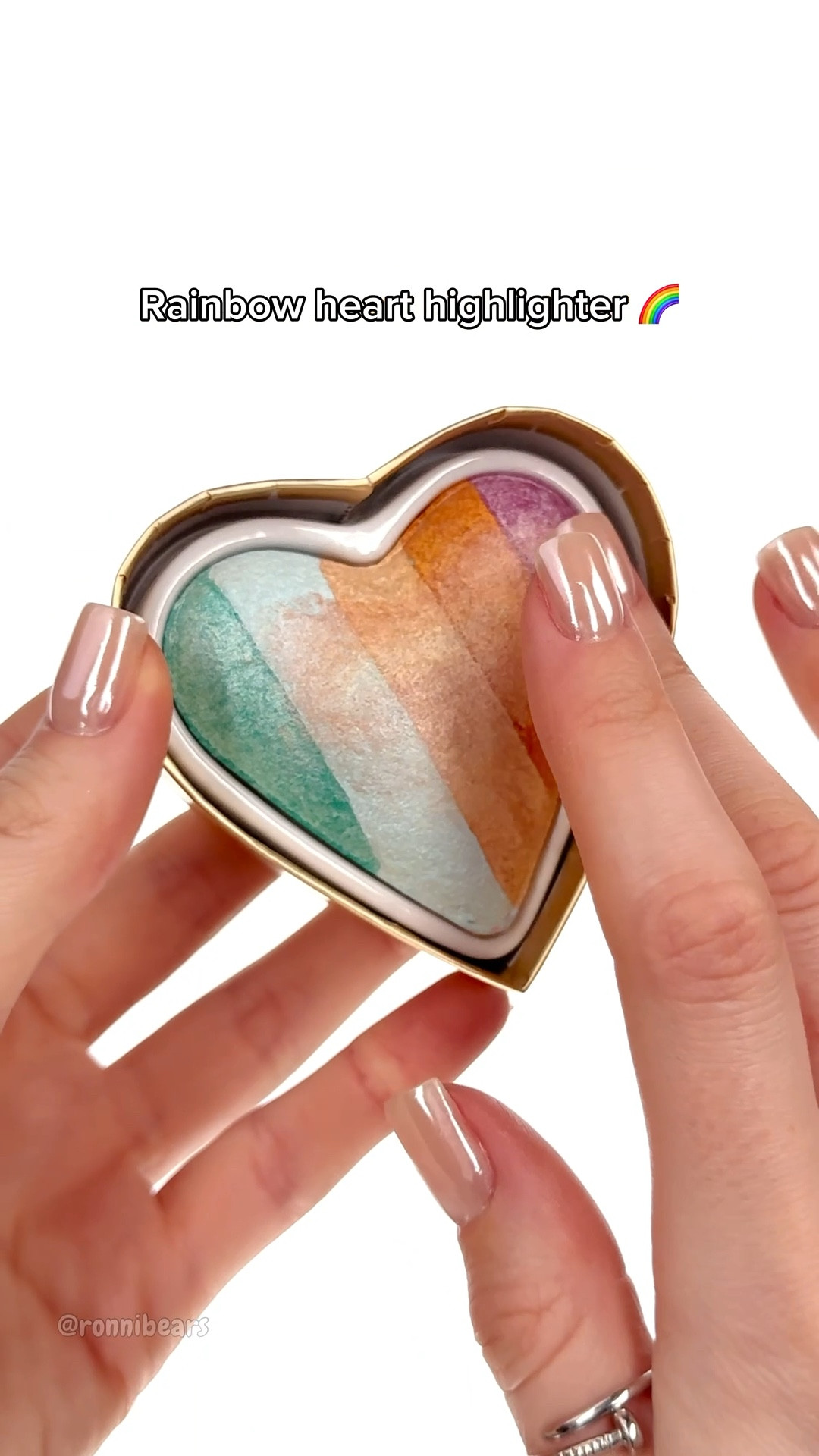 I love colourful makeup 🌈

🛍️ Revolution Beauty Mermaid’s Heart Highlighter

#highlighter #powderhighlighter #makeuprevolution #makeup #makeupfinds 

#LTKbeauty #LTKuk