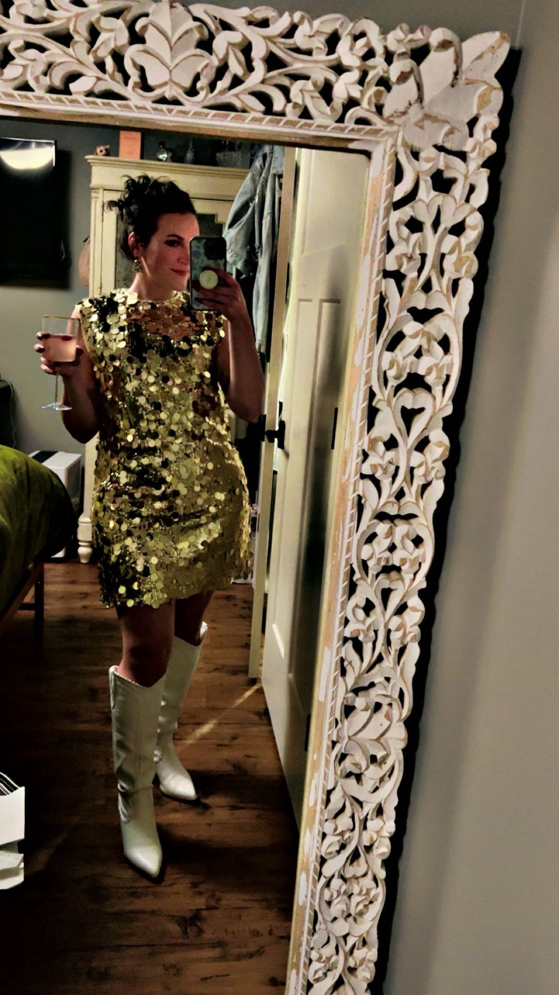 The perfect going out dress! #gold #sequin #holidaydress #nyedress #partydress #goingoutdress

#LTKStyleTip #LTKParties #LTKShoeCrush