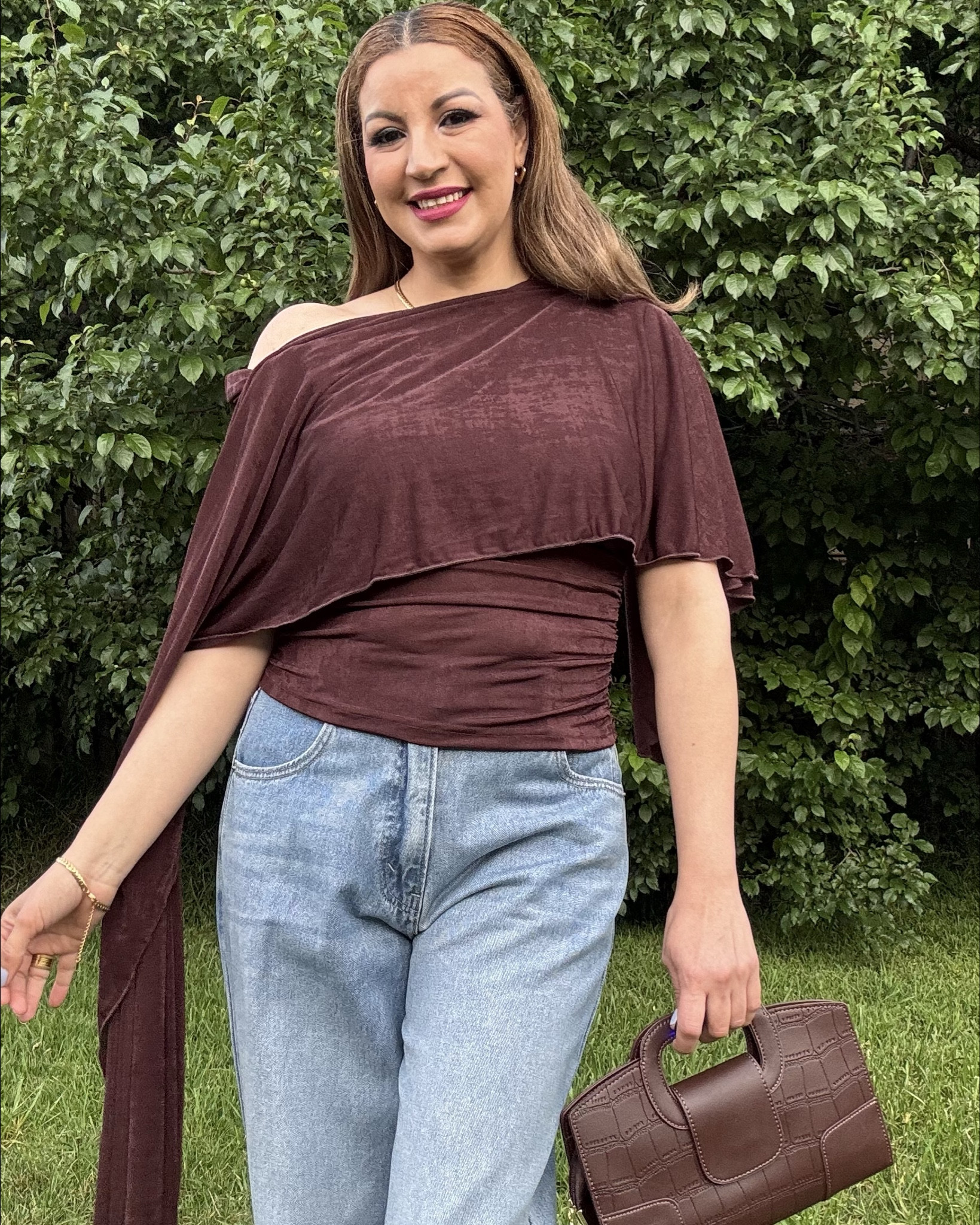 OYOANGLE Women’s open-shoulder gathered poncho blouse, asymmetrical, tight, to go out.
Size:M

#LTKSaleAlert #LTKSeasonal #LTKMothersDay