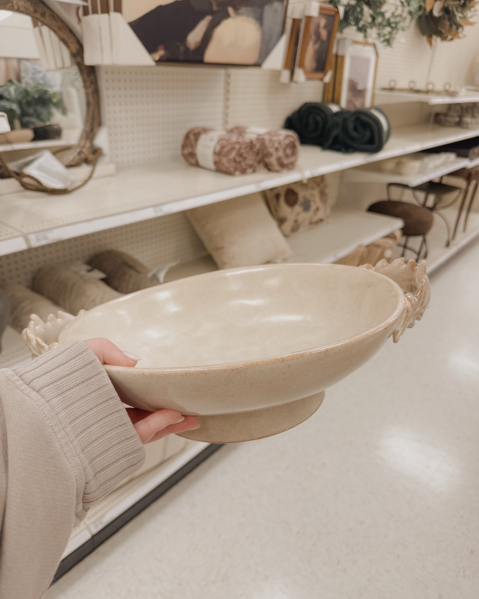 Is it too early for fall decor? Asking for a friend... 🍂😉

The latest Target x Studio McGee drop is here, and we're already dreaming of cozy gatherings, layered textures, and all the warm autumn vibes 🤎 This collection blends classic style with approachable pieces that make seasonal decorating feel effortless.

Now excuse us while we add everything to our cart. 🤎✨