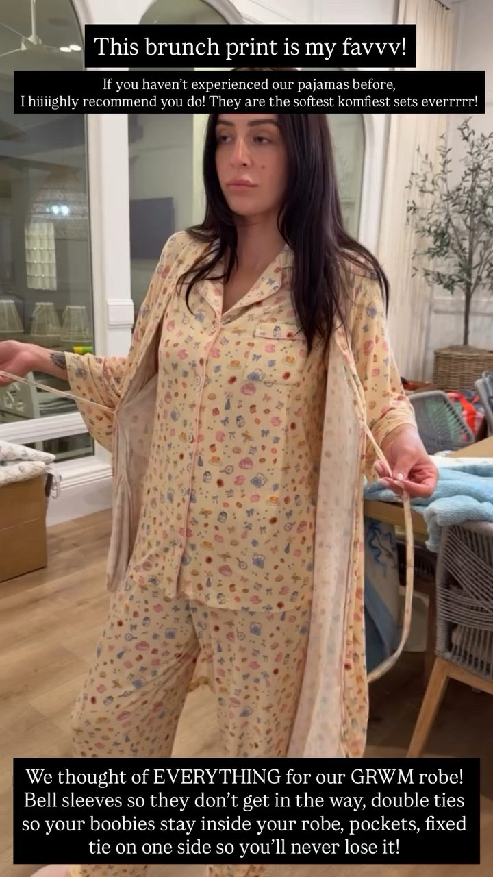 This brunch print is my favvv! We thought of EVERYTHING for our GRWM robe!
Bell sleeves so they don’t get in the way, double ties so your boobies stay inside your robe, pockets, fixed tie on one side so you’ll never lose it! If you haven’t experienced our pajamas before, 
I hiiiighly recommend you do! They are the softest komfiest sets everrrrr!