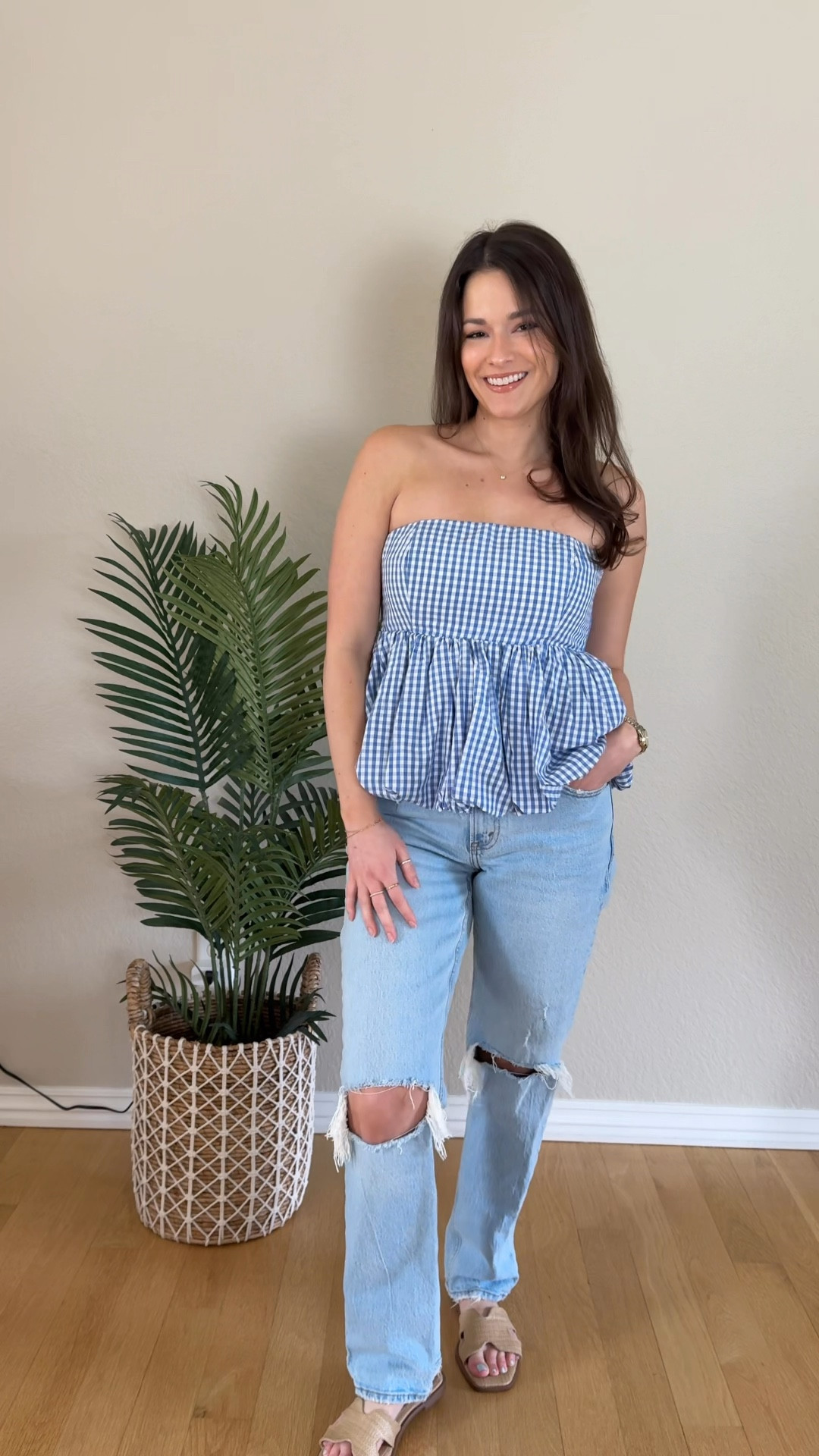 A strapless top and a cute pair of jeans is my favorite spring combo 🤝🏻
A causal yet chic look ✨ perfect for a date night, brunch with the girls, or a shopping day 🤍

#outfitideas #datenight #casualchic #easyoutfit #abercrombie #springoutfitideas 

Which outfit is your favorite?

#LTKFindsUnder100 #LTKStyleTip #LTKPetite