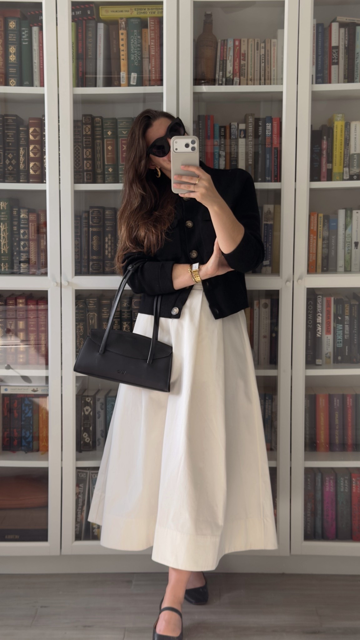 Look du Jour 🖤

Outfit details:
Skirt & cardigan: @SEZANE, cardigan is currently sold out in black but will probably return soon! I’ve linked similar options 🫶
Flats: @Madewell 
Purse: Freja 
Earrings: Heaven Mayhem 
Sunnies: LeSpecs

With Amour, M.

#LTKootd #LTKdayinmylife #LTKgrwm