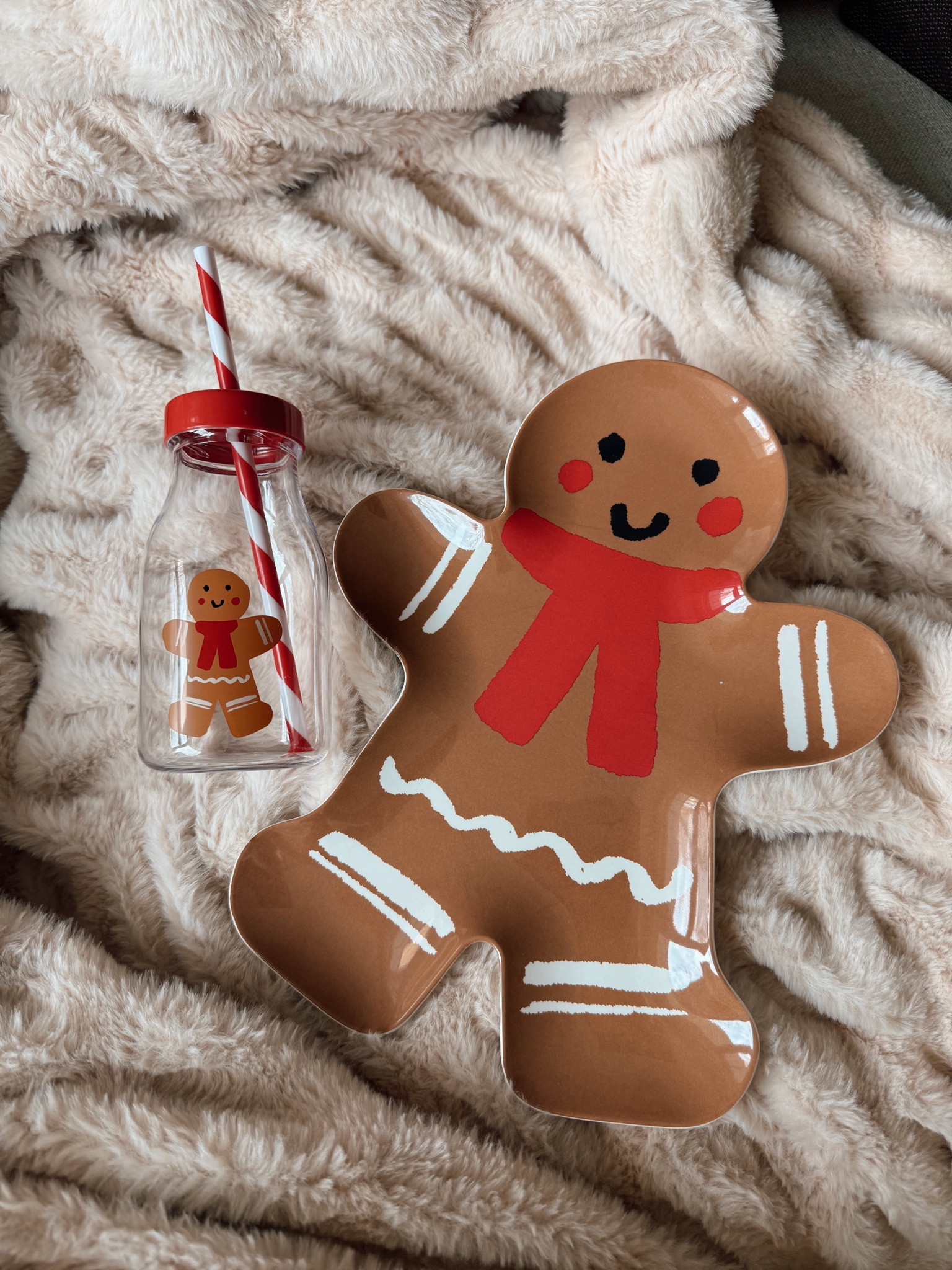 Always grab the latest $3 plates and cups for Ollie boy. He loves this year! Glad they brought back the red!!❤️

Gingerbread cups, gingerbread plates, holiday decor, toddler friendly, target finds 

#LTKHoliday #LTKKids #LTKHome