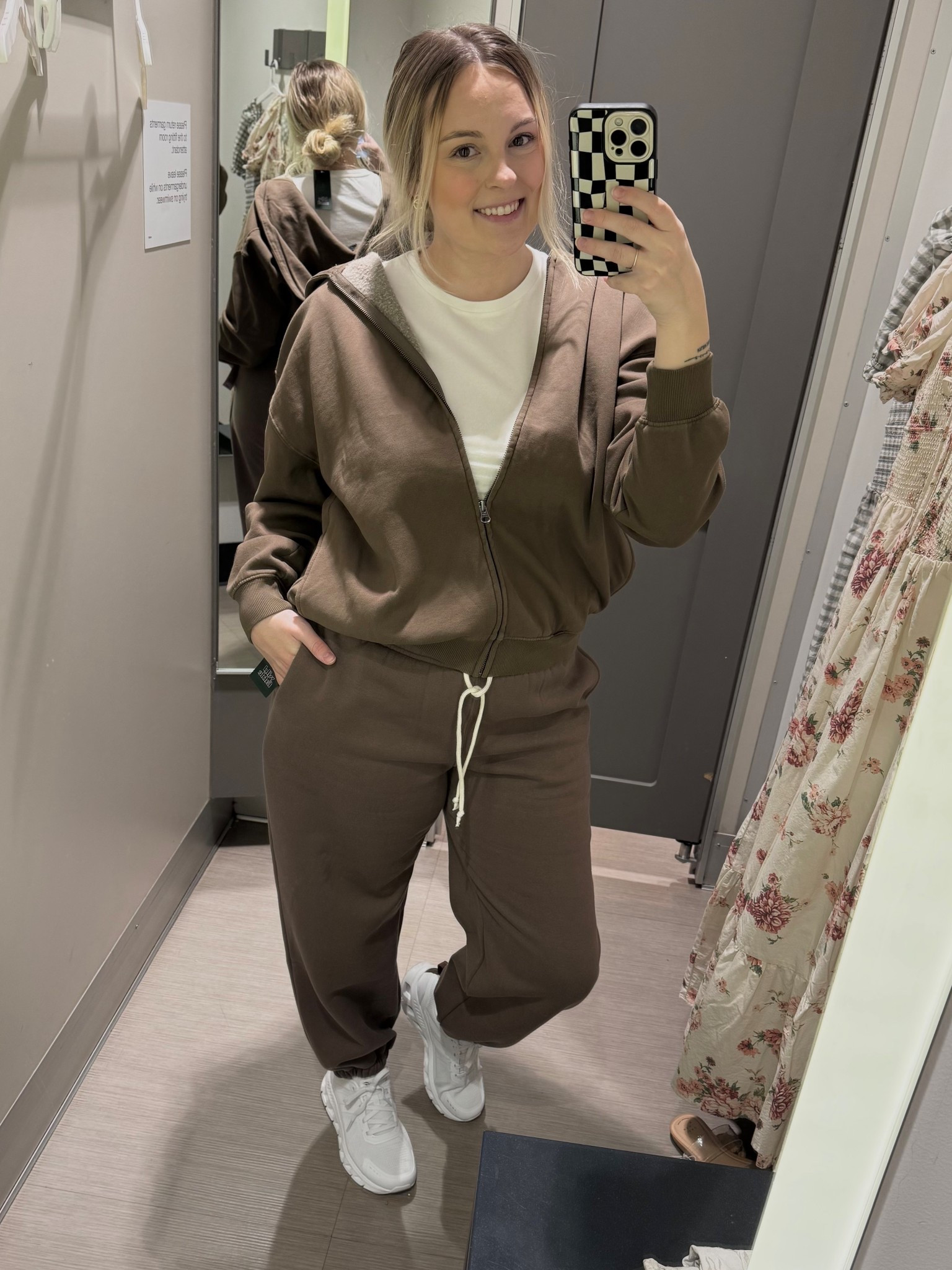 The cutest sweat set with the perfect brown😍 hoodie is very oversized so I recommend sizing down for a better fit!

#LTKgrwm #LTKActive #LTKootd