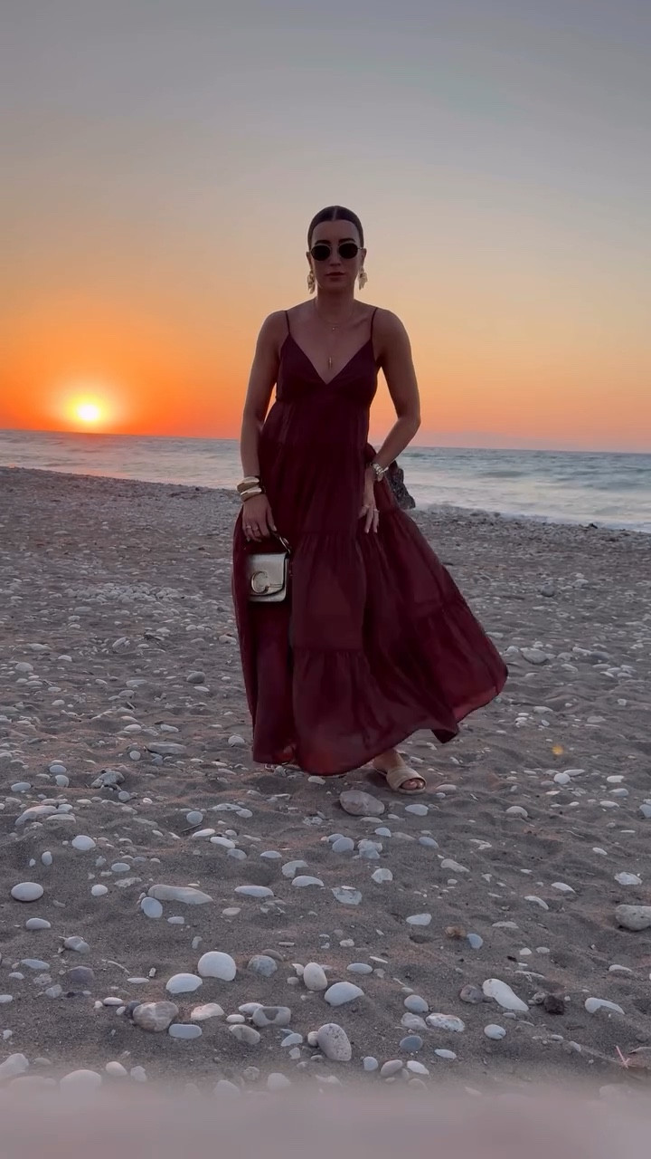 Golden hour outfit check with a bit of wind 🌅
Sun-kissed, maxi dress, slick back bun and giant earrings 💛
Wearing @missomalondon shell necklace. 
Will link all on my @ltk.europe 
.
.
.
#goldenhour #outfitcheck #holidaydress #ootdinspo #summeroutfit