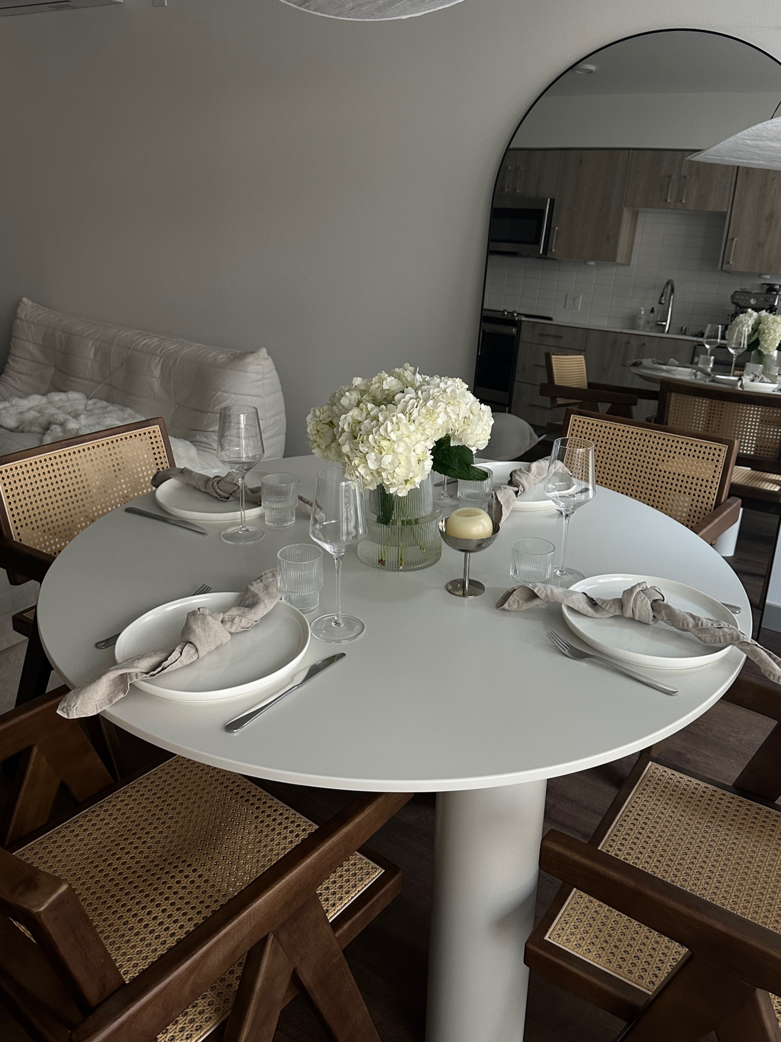 Home ☁️🤍 

#hm #hmhome #amazon #amazonmusthaves #amazonfinds #diningtable #homedecor 