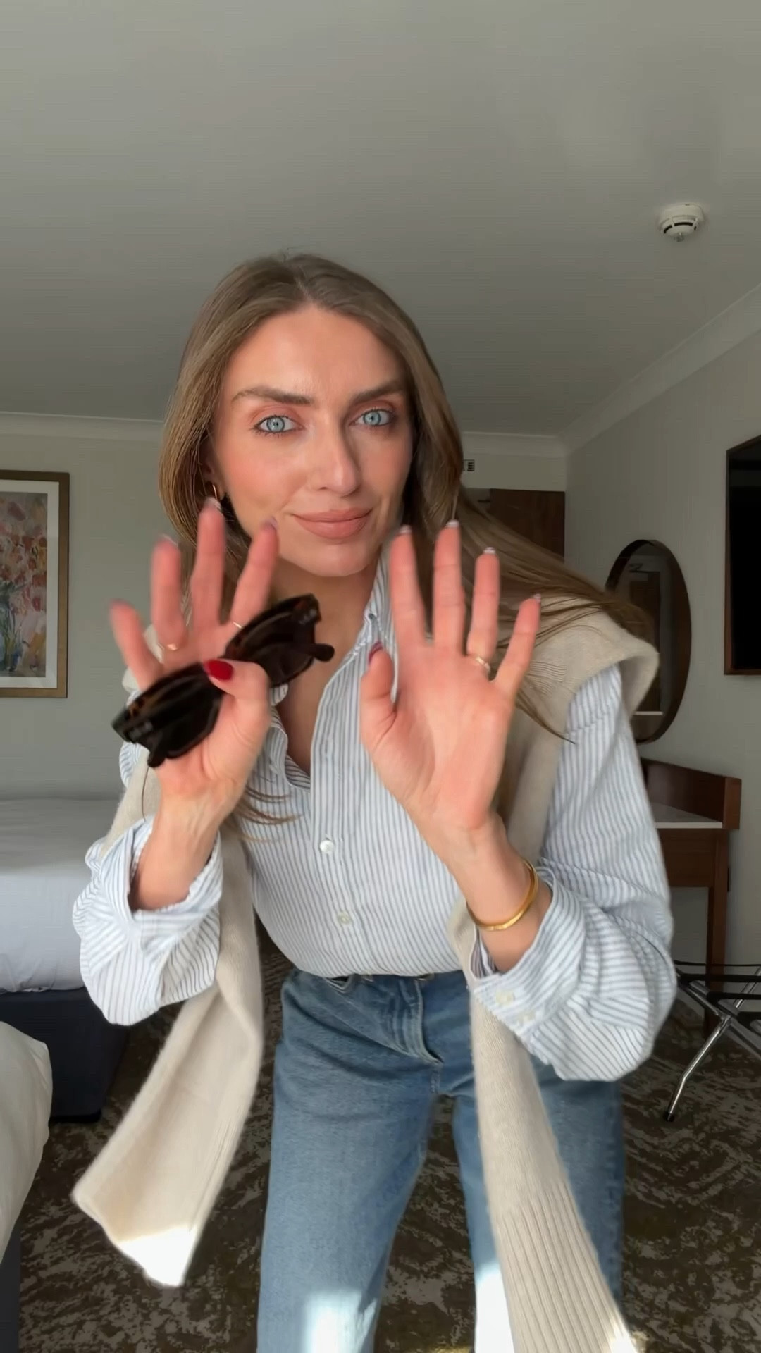 Spring outfit 
Small in the Abercrombie shirt
25 Long in the Abercrombie barrel leg high rise jeans
I’m 5ft 6 
Toteme leather belt
Birkenstock Eva Arizona sandals
Dune bag - large size in burgundy 
Tainan state street sunglasses


#LTKsummer #LTKuk #LTKspring