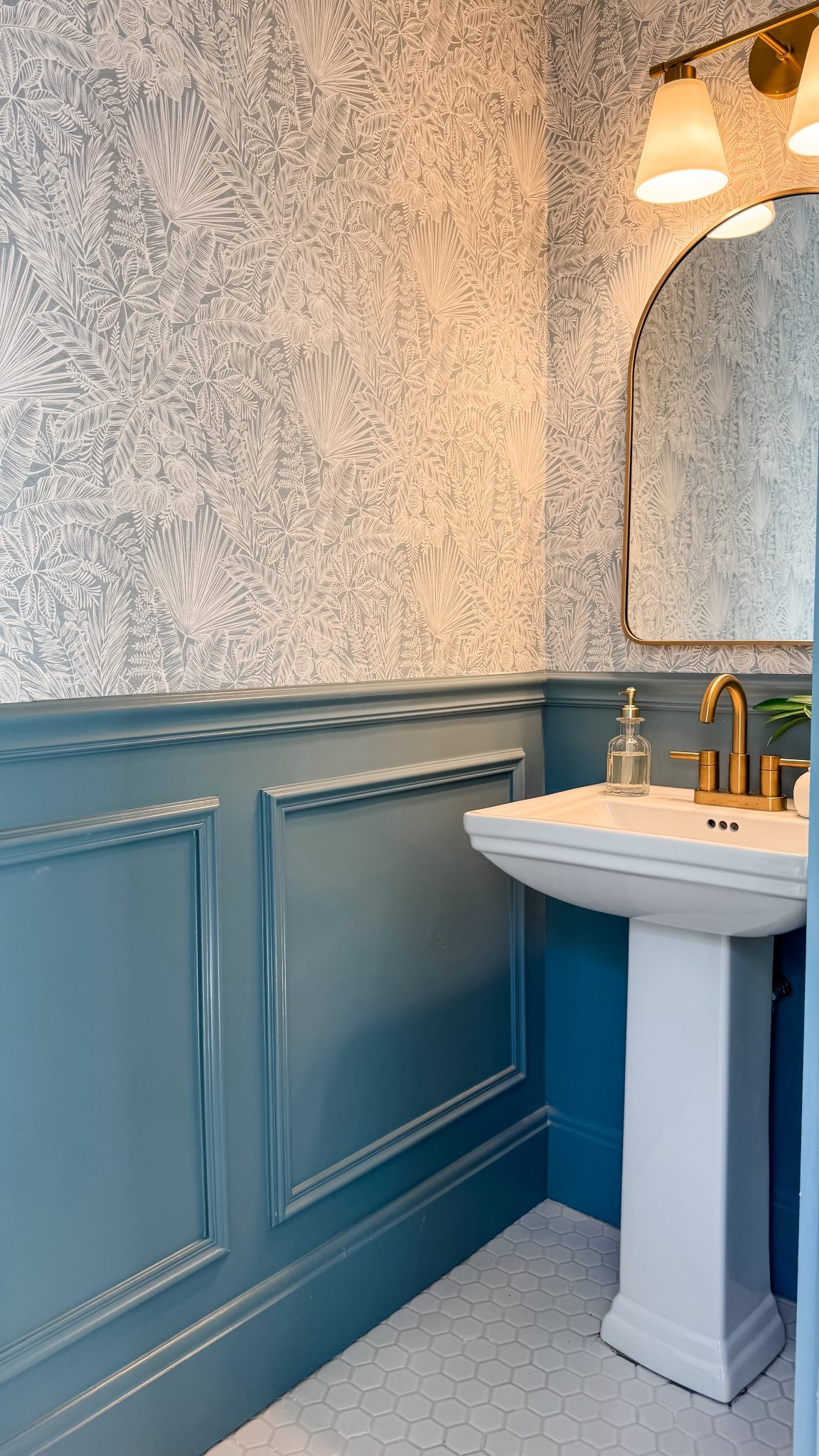 Powder room makeover #powderroom #bathroom #bathroommakeover 