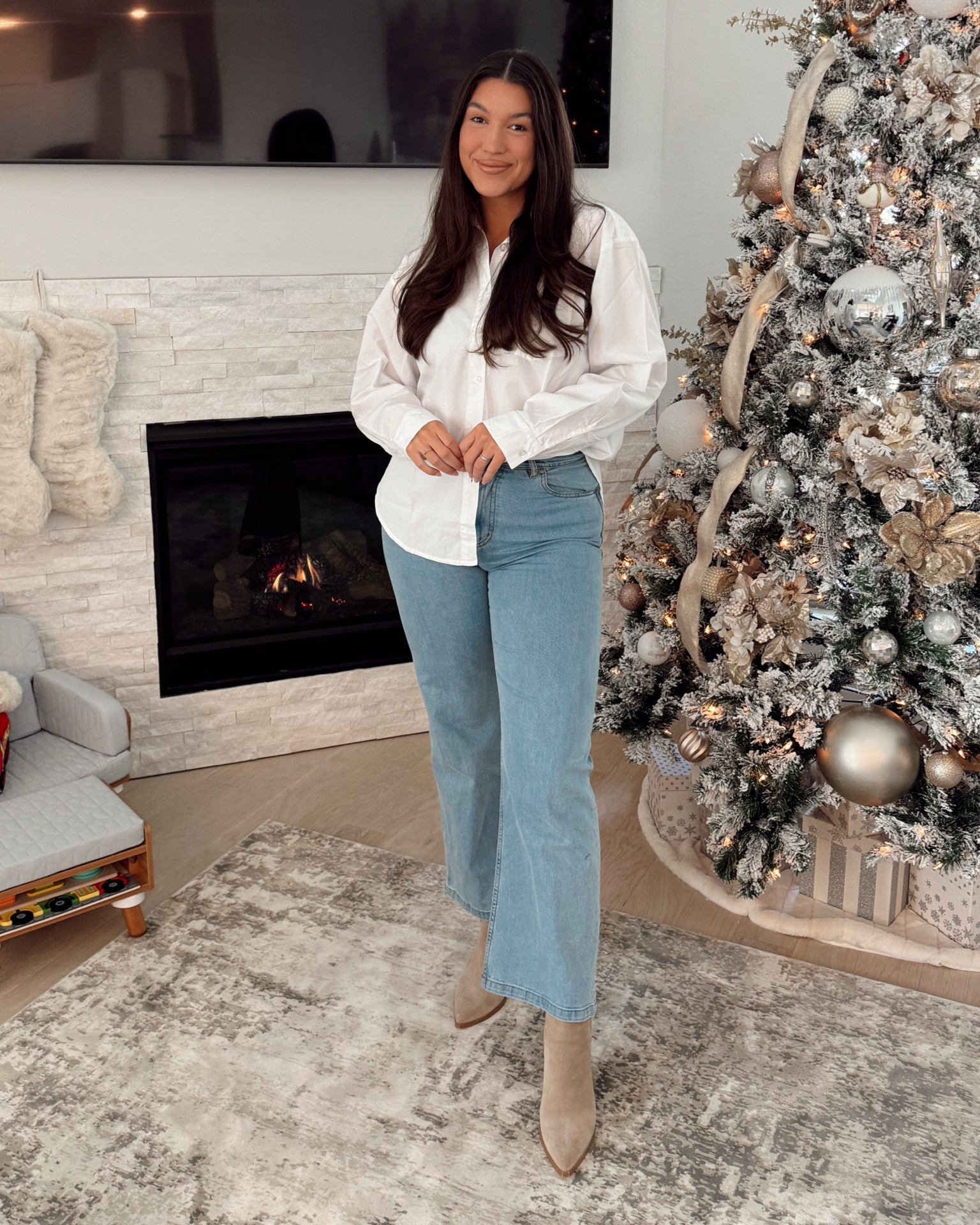 Perfect classic white shirt! Will be perfect for layering with sweaters this holiday😍🎄❄️

Holiday style, fall style, winter fashion, midsize style, plus size outfit, winter ootd, easy fall outfit, classic style, mom fashion

#LTKMidsize #LTKHoliday #LTKPlusSize