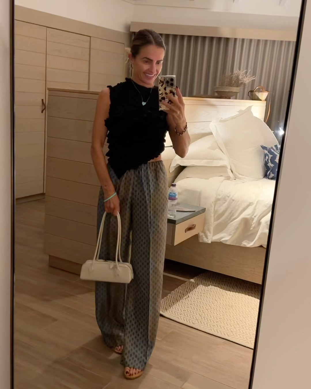 night 5 at @rosewoodlittledixbay off to the ref house for dinner w the girls (we’re definitely getting muscles again lol) shop my fab new pants that i’m so in love with! 

run tts im wearing a size 34 & i love how their are slightly big 

+ the rest of my look & my beauty must-haves below for that beautiful glow w out any makeup needed below too! 

#LTKTravel #LTKSaleAlert #LTKBeauty
