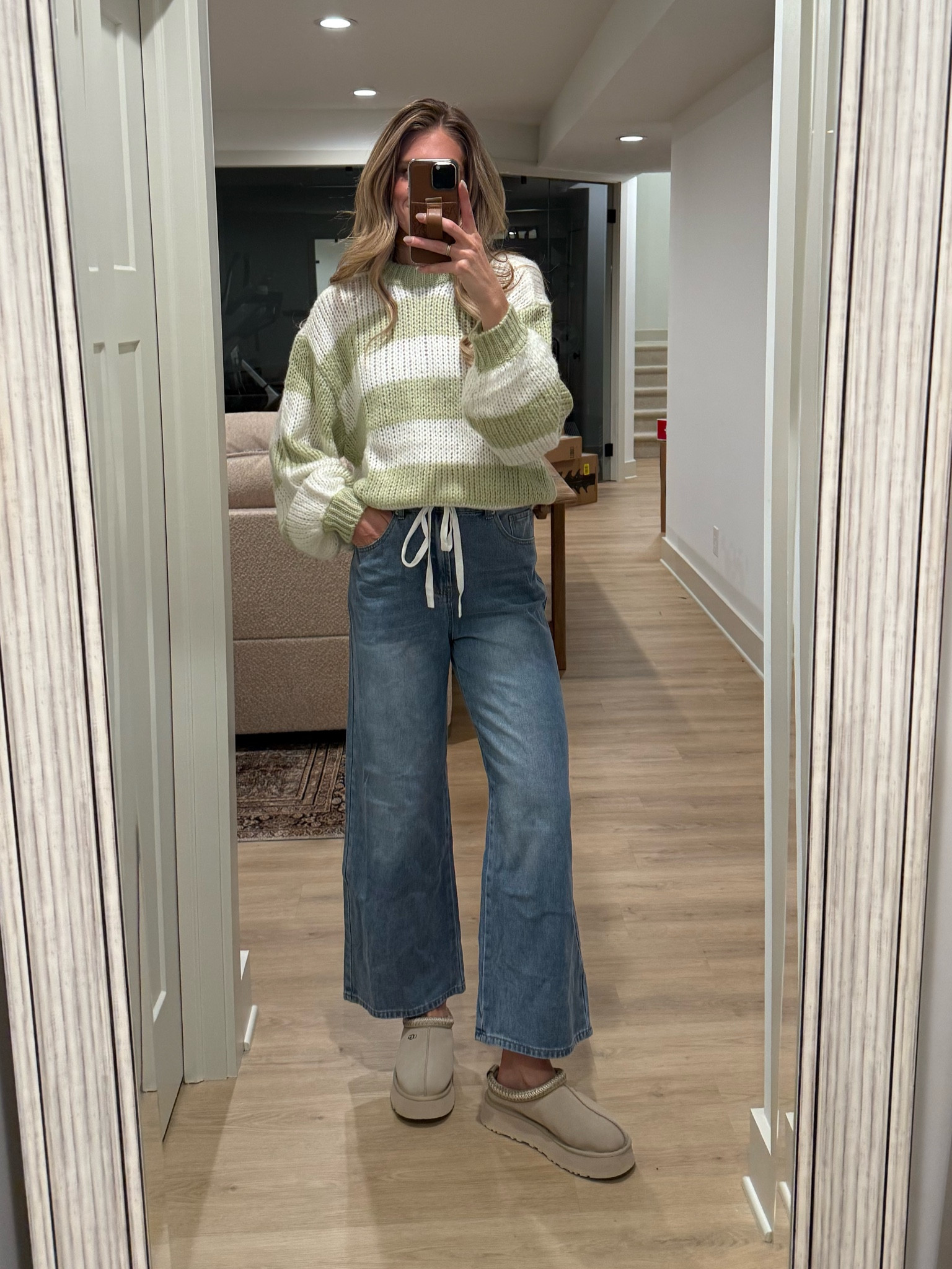 Bottoms run tts 
Small in top 