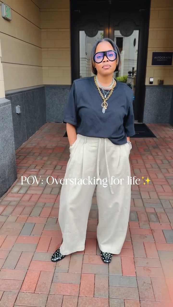 I mean…my kind of carrying on is dripped with jewelry! ✨✨ Always going for the sparkle! Where’s my jewelry peeps?!😎
•
•
Style over forty, easy style, jewelry styled, glasses style